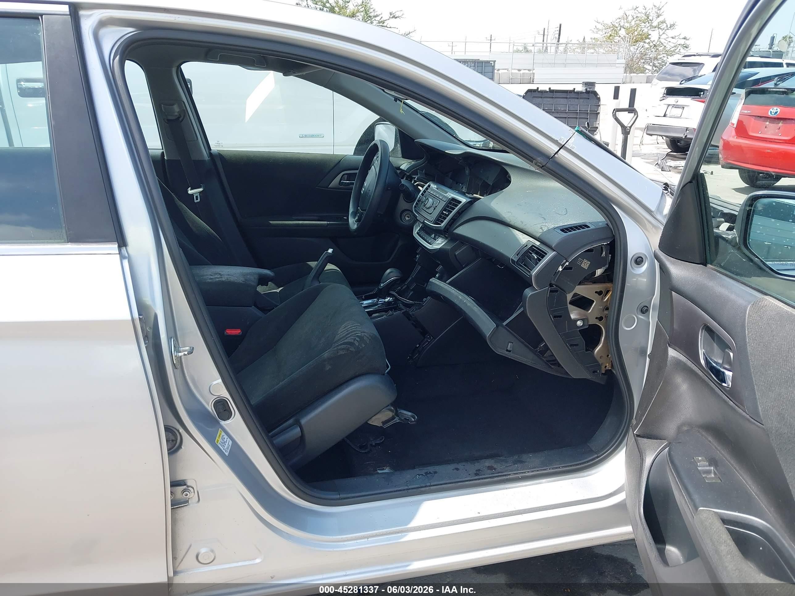 2013 Honda Accord Lx Silver vin: 1HGCR2F33DA037898