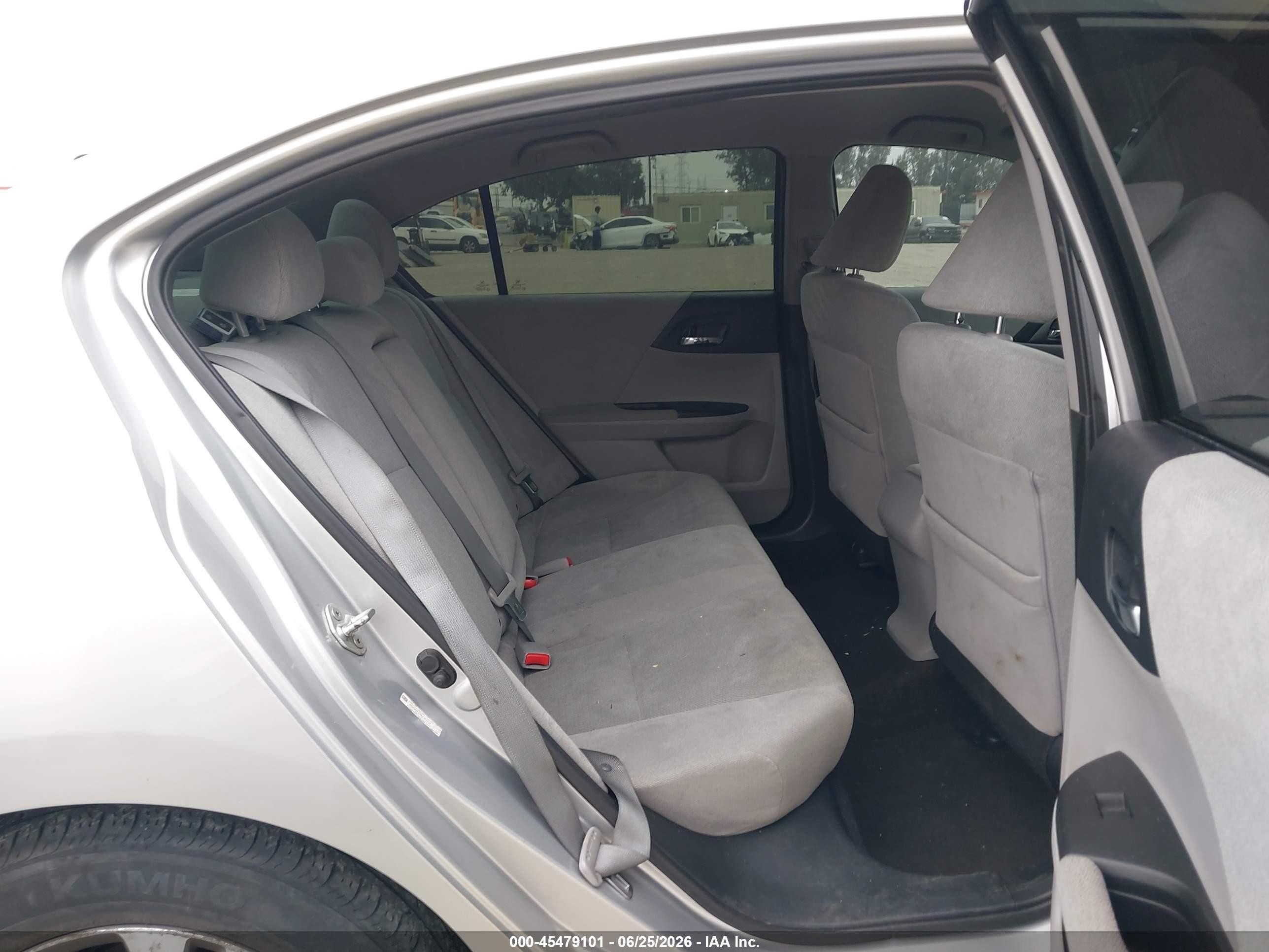 2013 Honda Accord Lx Silver vin: 1HGCR2F33DA167714