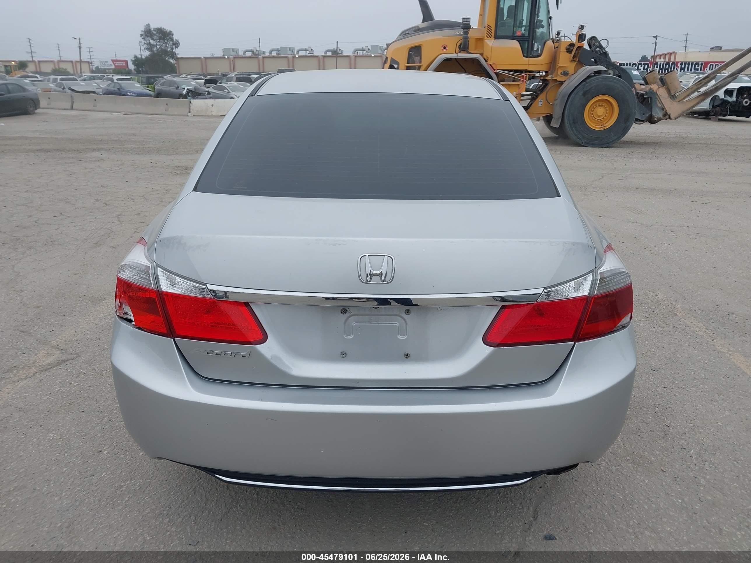 2013 Honda Accord Lx Silver vin: 1HGCR2F33DA167714