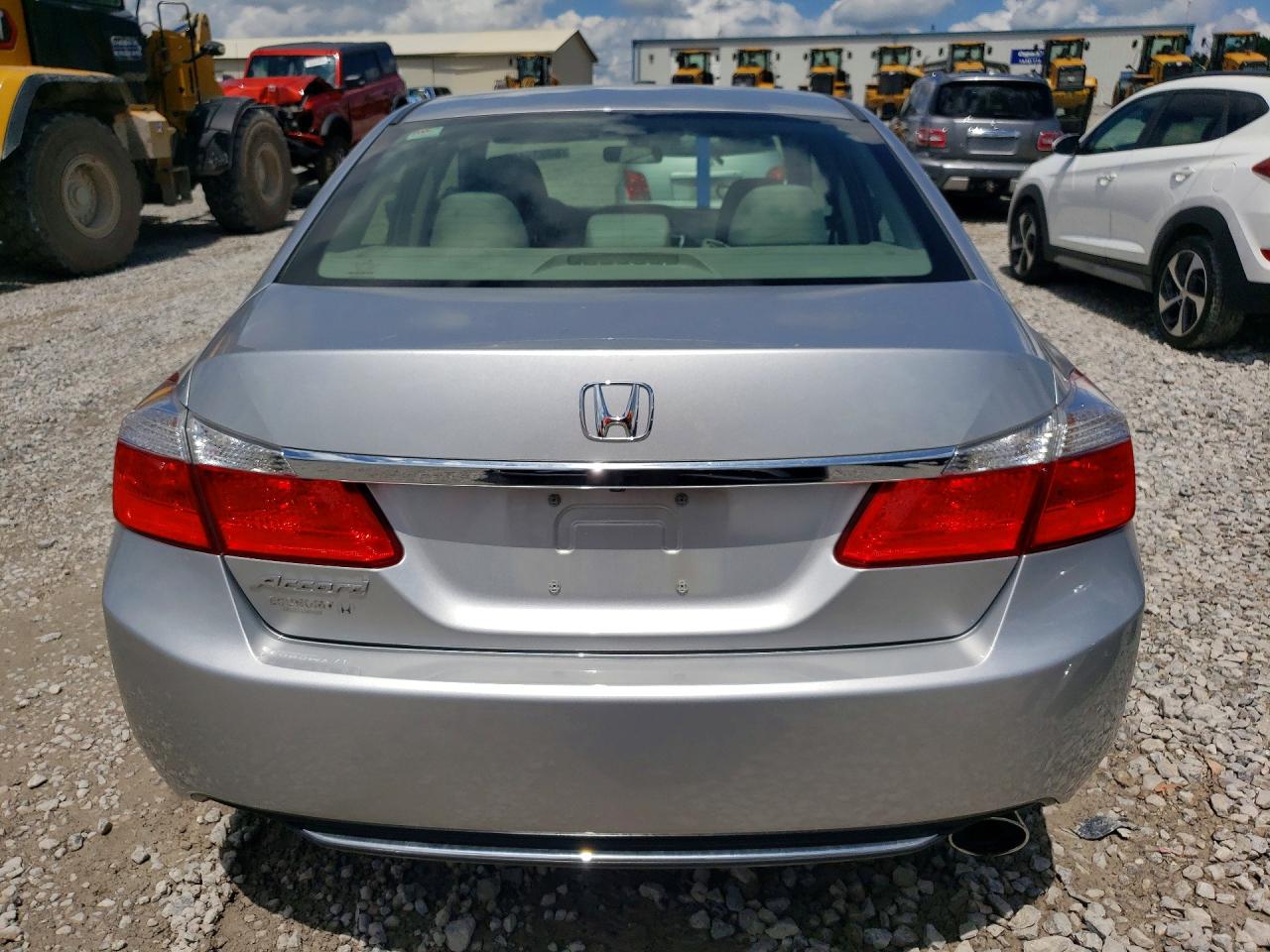 2014 Honda Accord Lx Silver vin: 1HGCR2F33EA070417