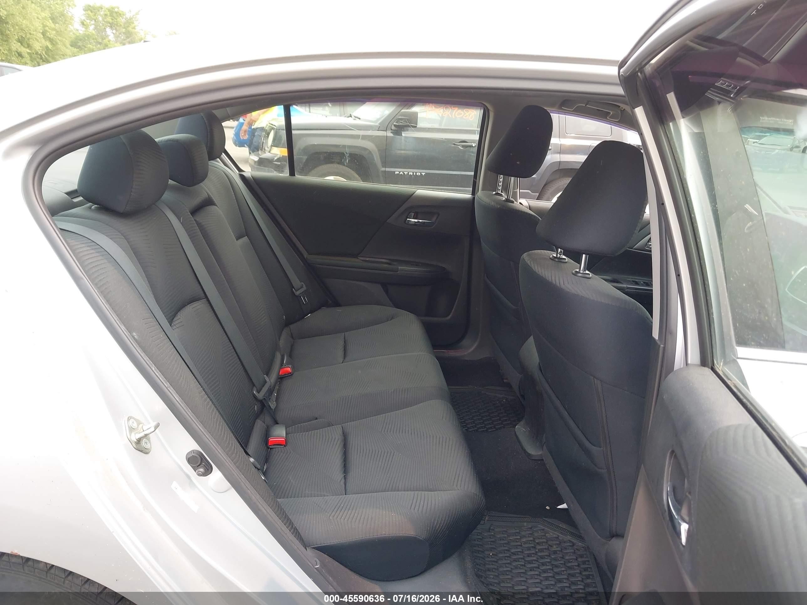 2014 Honda Accord Lx Silver vin: 1HGCR2F33EA304474