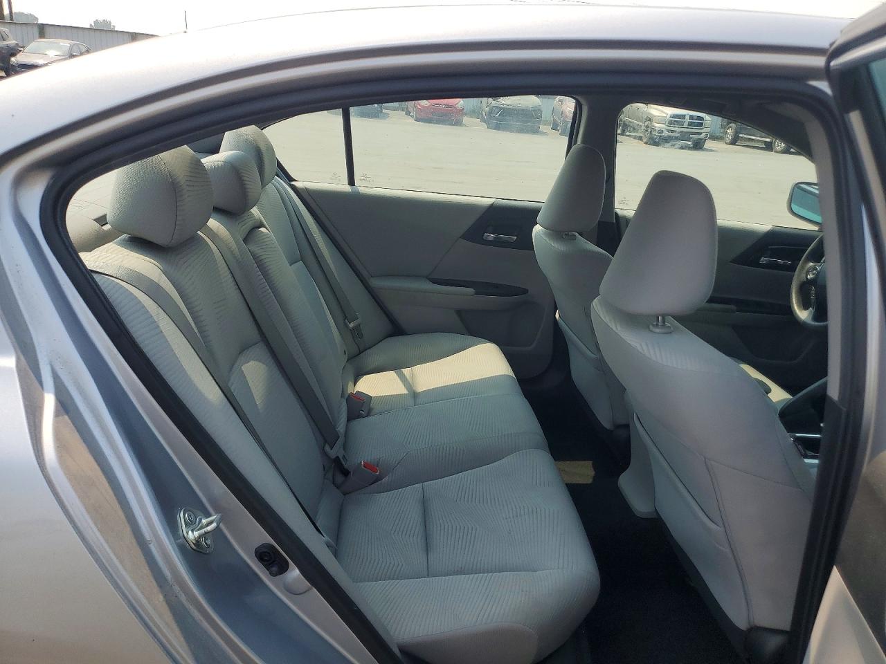 2016 Honda Accord Silver vin: 1HGCR2F33GA059419