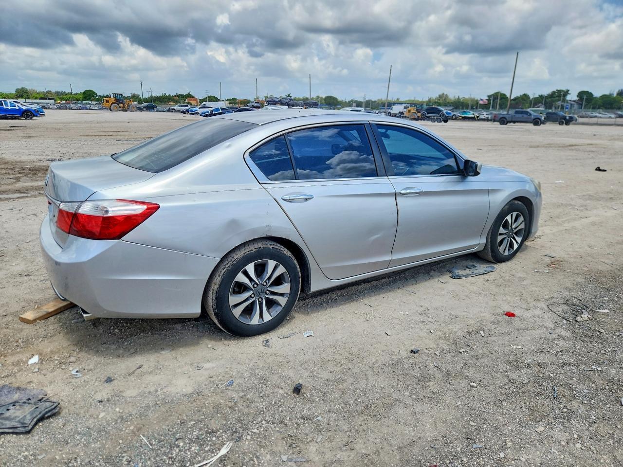 2013 Honda Accord Lx Silver vin: 1HGCR2F35DA031214