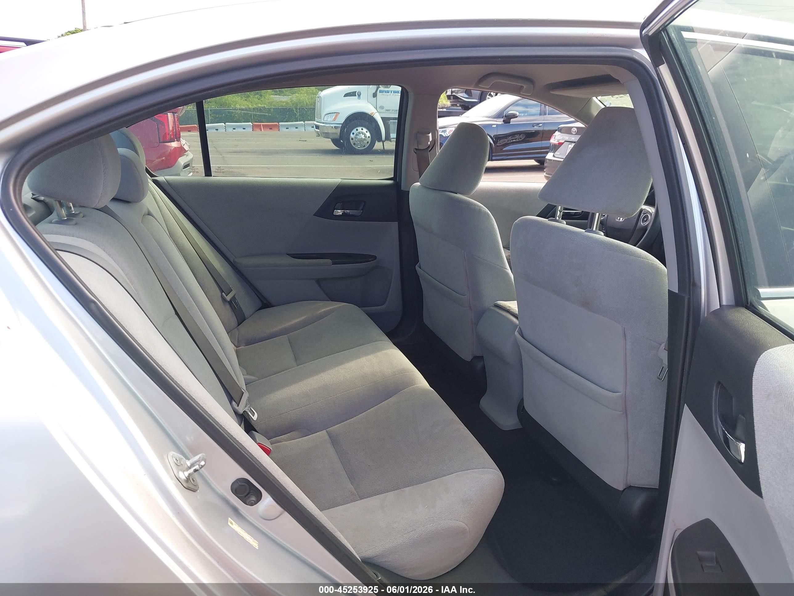 2013 Honda Accord Lx Silver vin: 1HGCR2F35DA132253