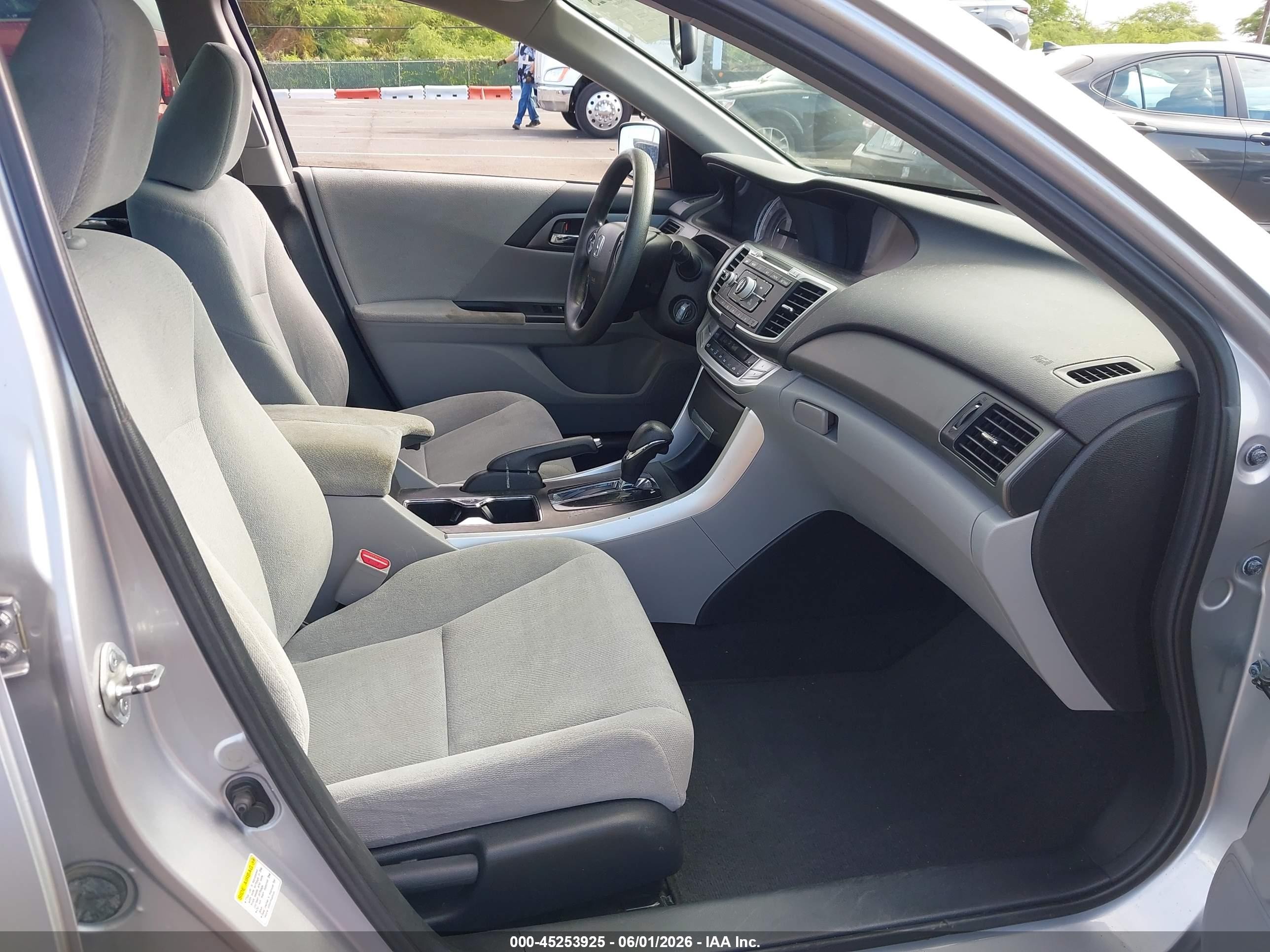 2013 Honda Accord Lx Silver vin: 1HGCR2F35DA132253