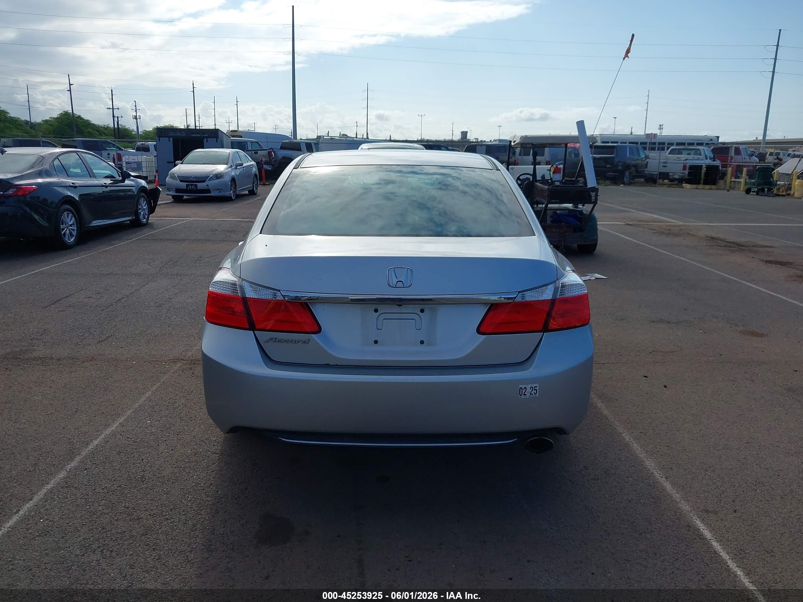 2013 Honda Accord Lx Silver vin: 1HGCR2F35DA132253