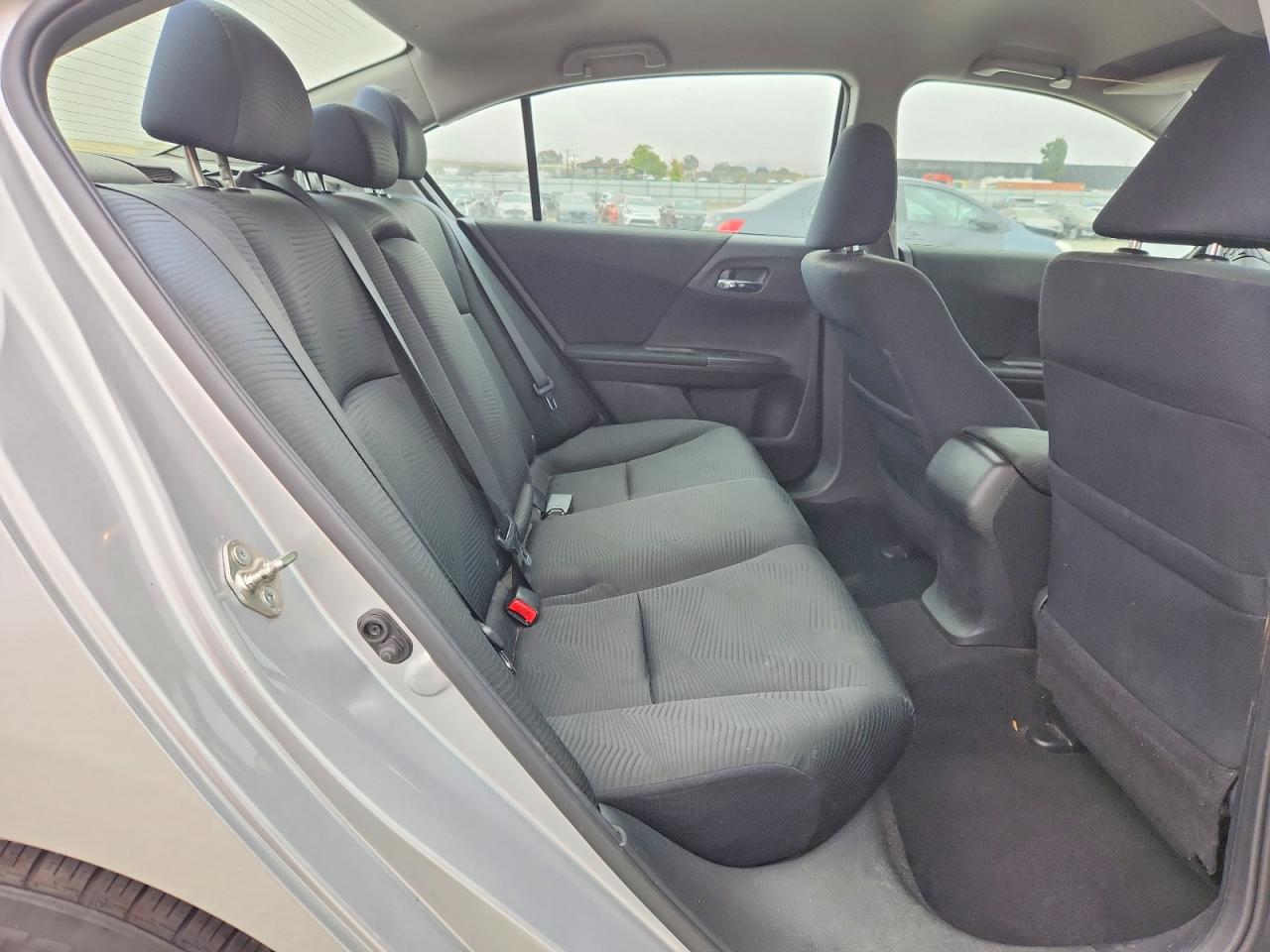 2015 Honda Accord Lx Silver vin: 1HGCR2F35FA087253
