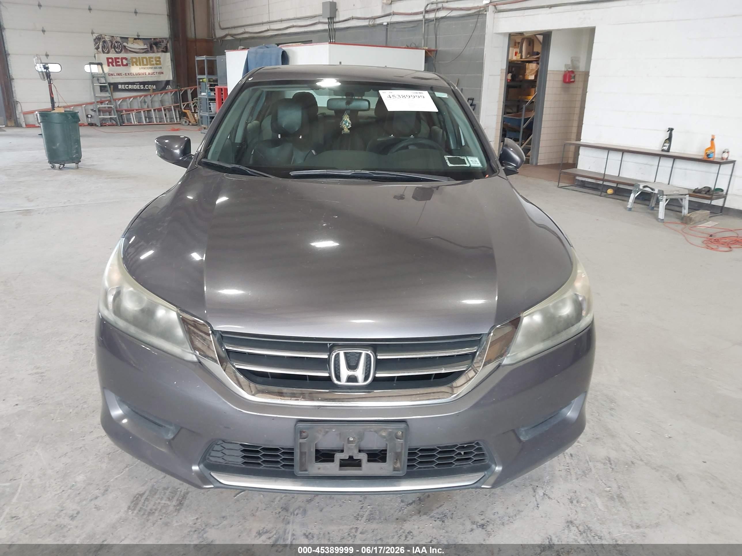2015 Honda Accord Lx Серый vin: 1HGCR2F35FA177339