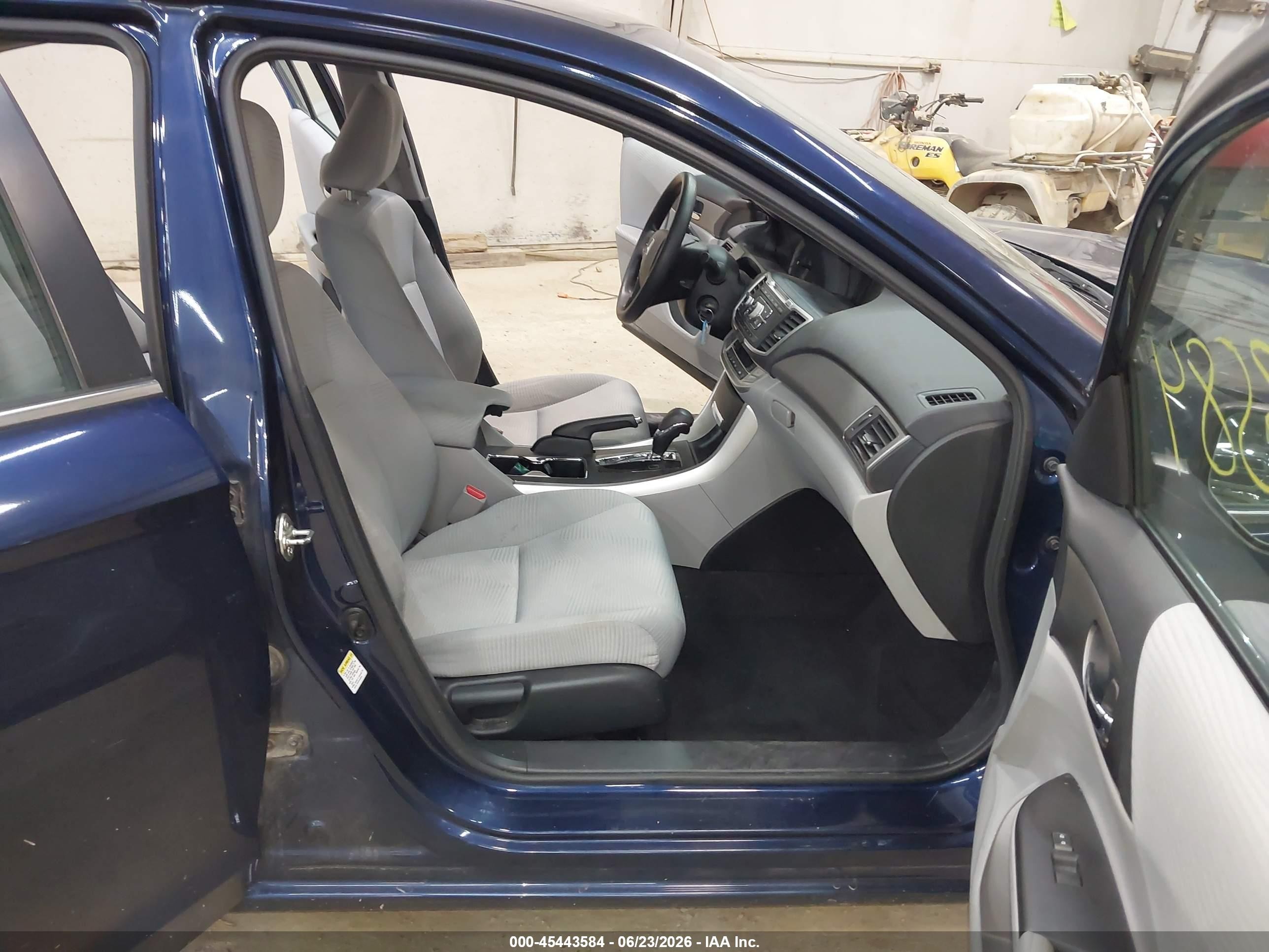 2015 Honda Accord Lx Blue vin: 1HGCR2F35FA203809