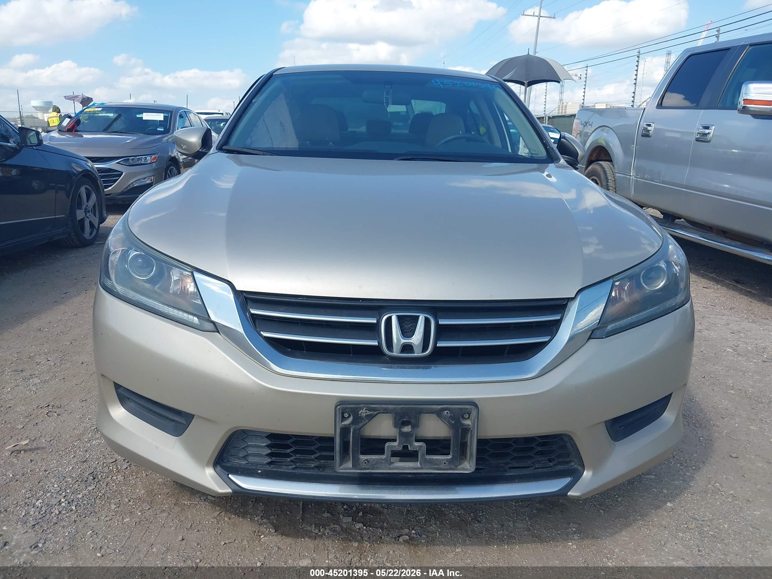2015 Honda Accord Lx Серебряный vin: 1HGCR2F35FA205043