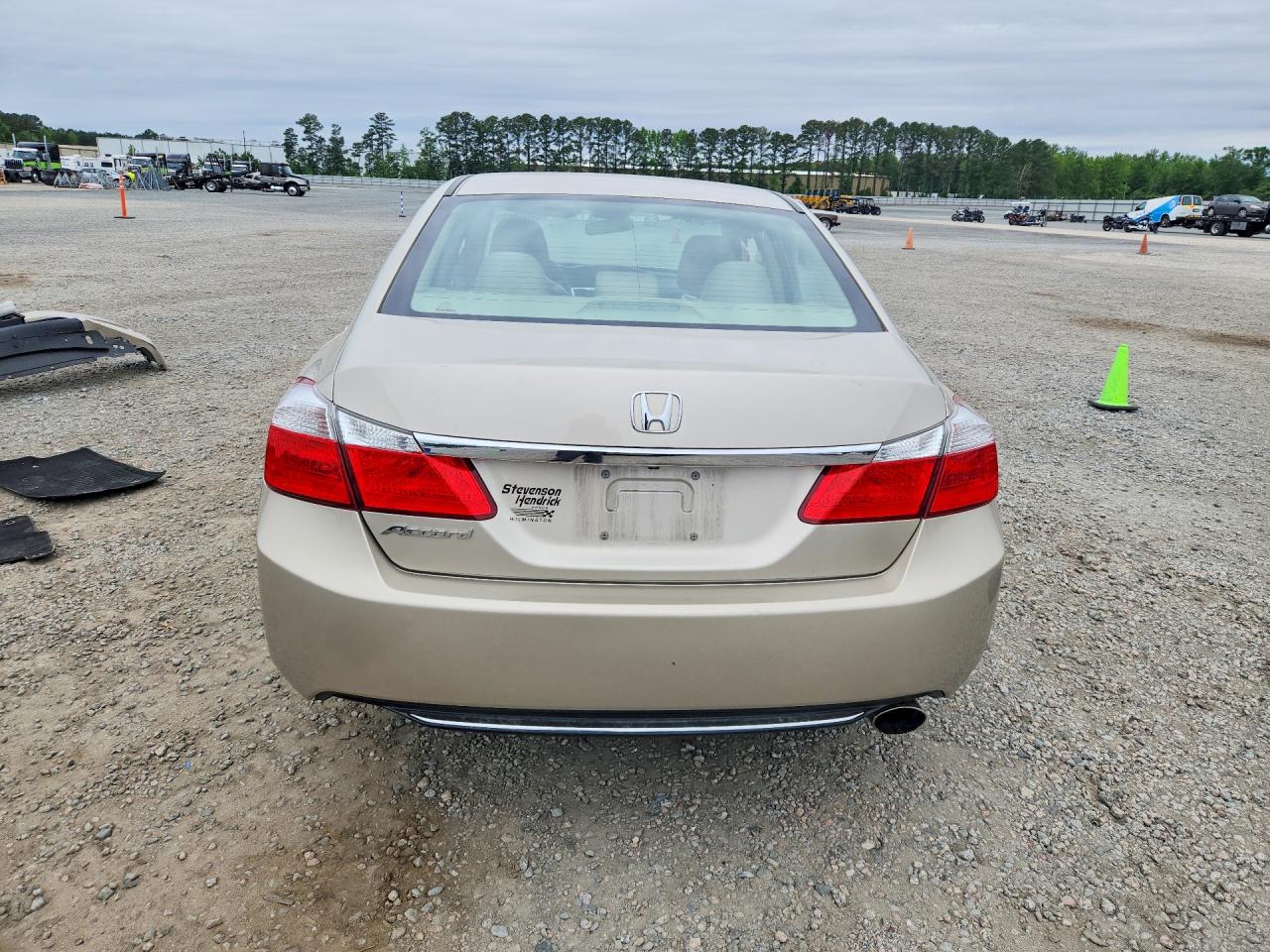 2015 Honda Accord Lx Gold vin: 1HGCR2F36FA116792