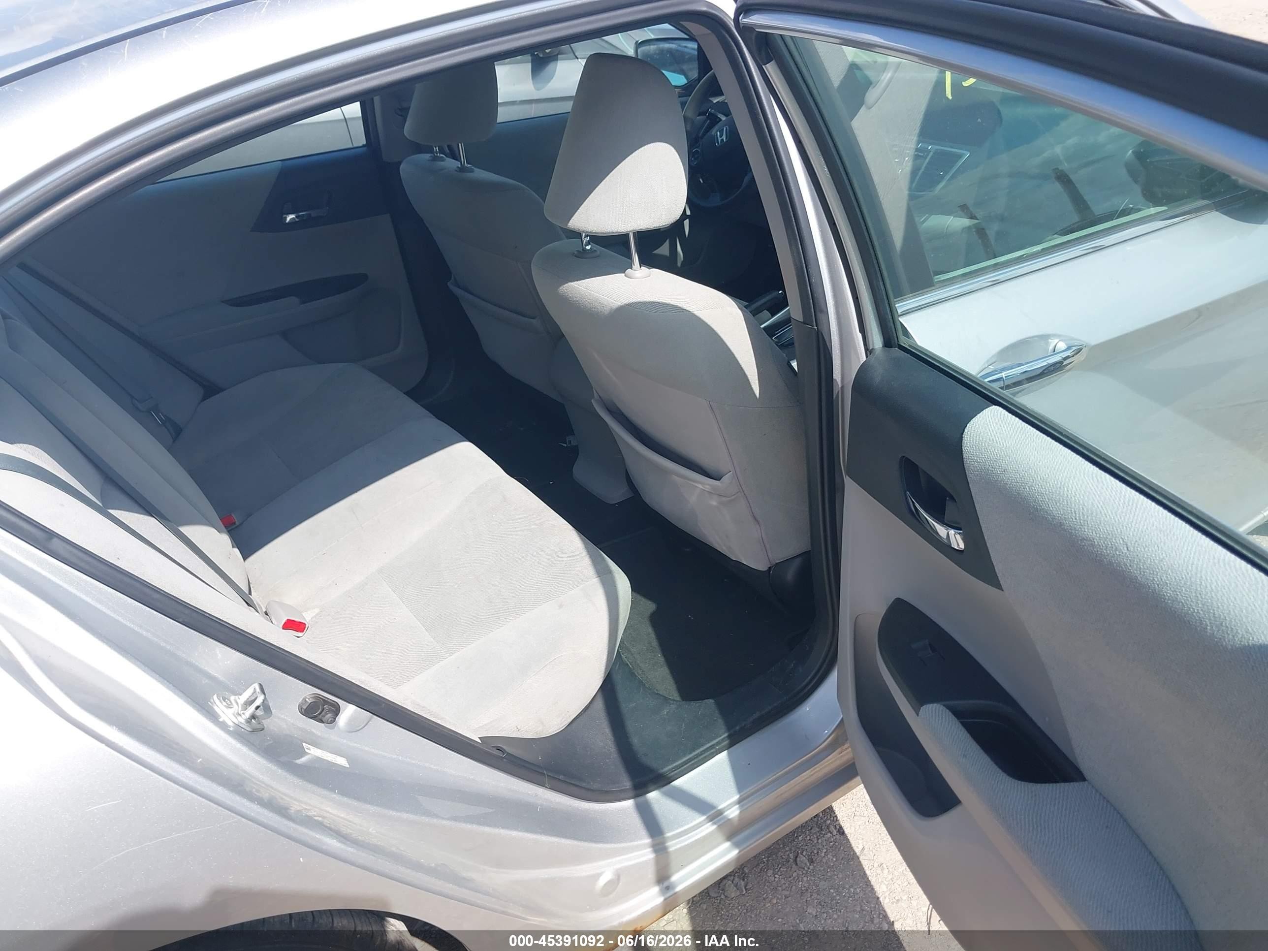 2013 Honda Accord Lx Серебряный vin: 1HGCR2F37DA131282