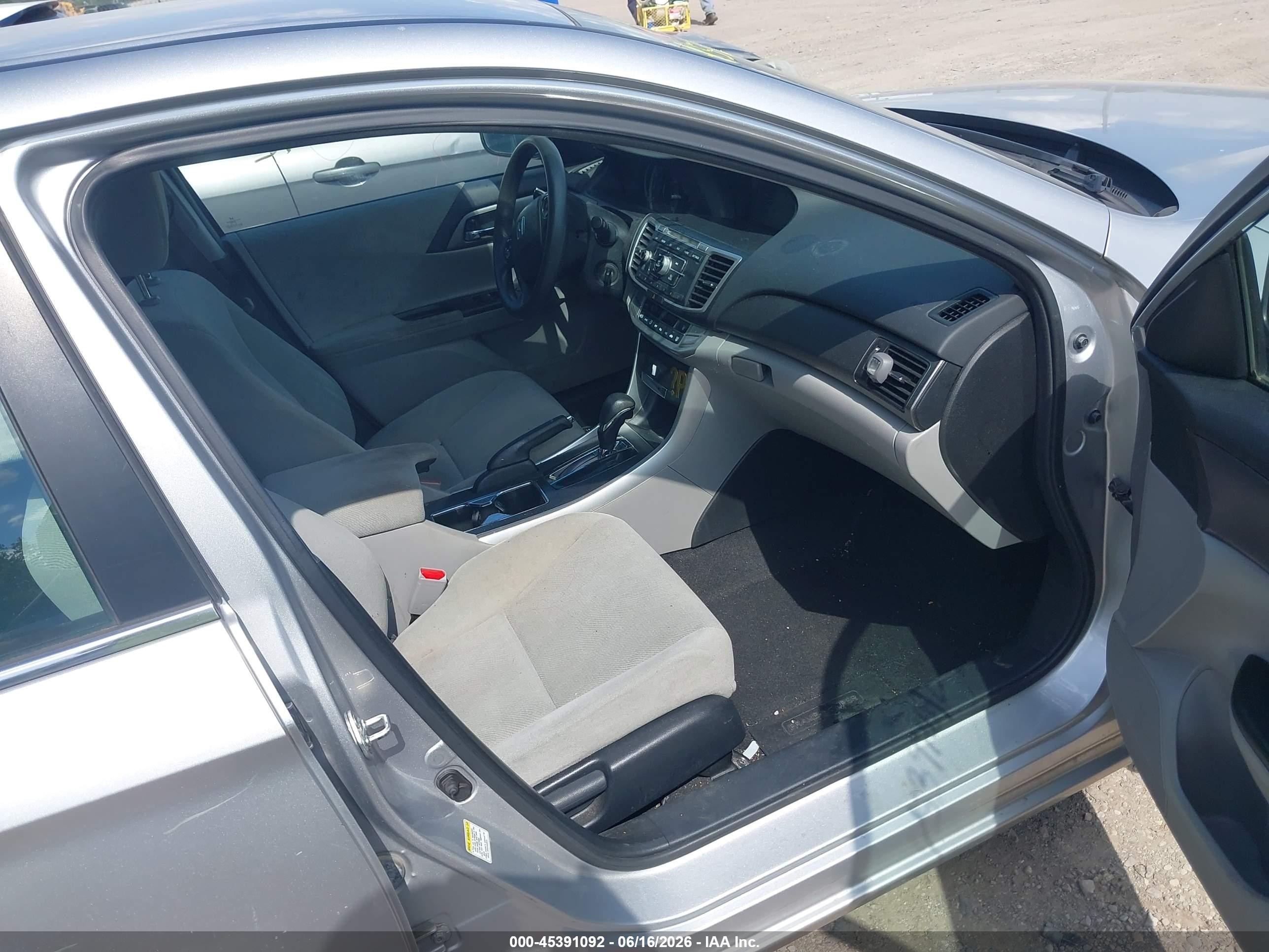 2013 Honda Accord Lx Серебряный vin: 1HGCR2F37DA131282