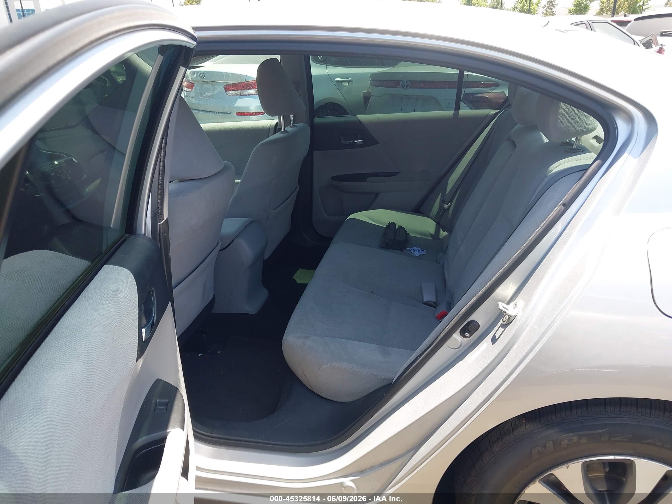 2013 Honda Accord Lx Silver vin: 1HGCR2F37DA141634