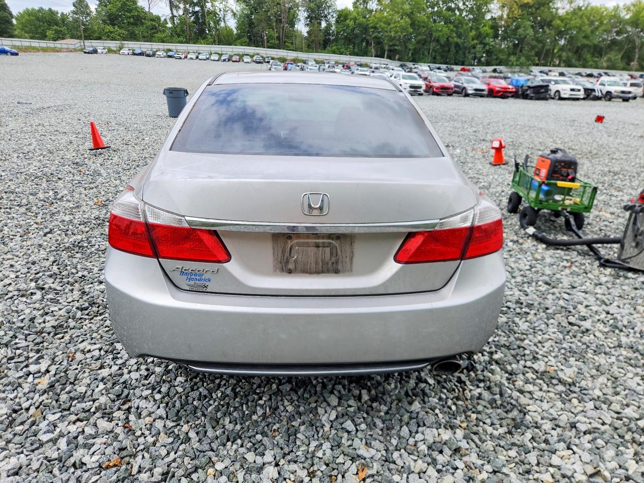 2015 Honda Accord Lx Silver vin: 1HGCR2F37FA041570