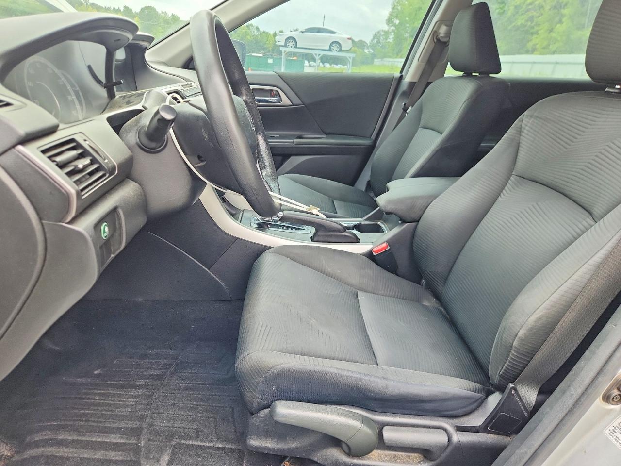 2015 Honda Accord Lx Silver vin: 1HGCR2F37FA041570
