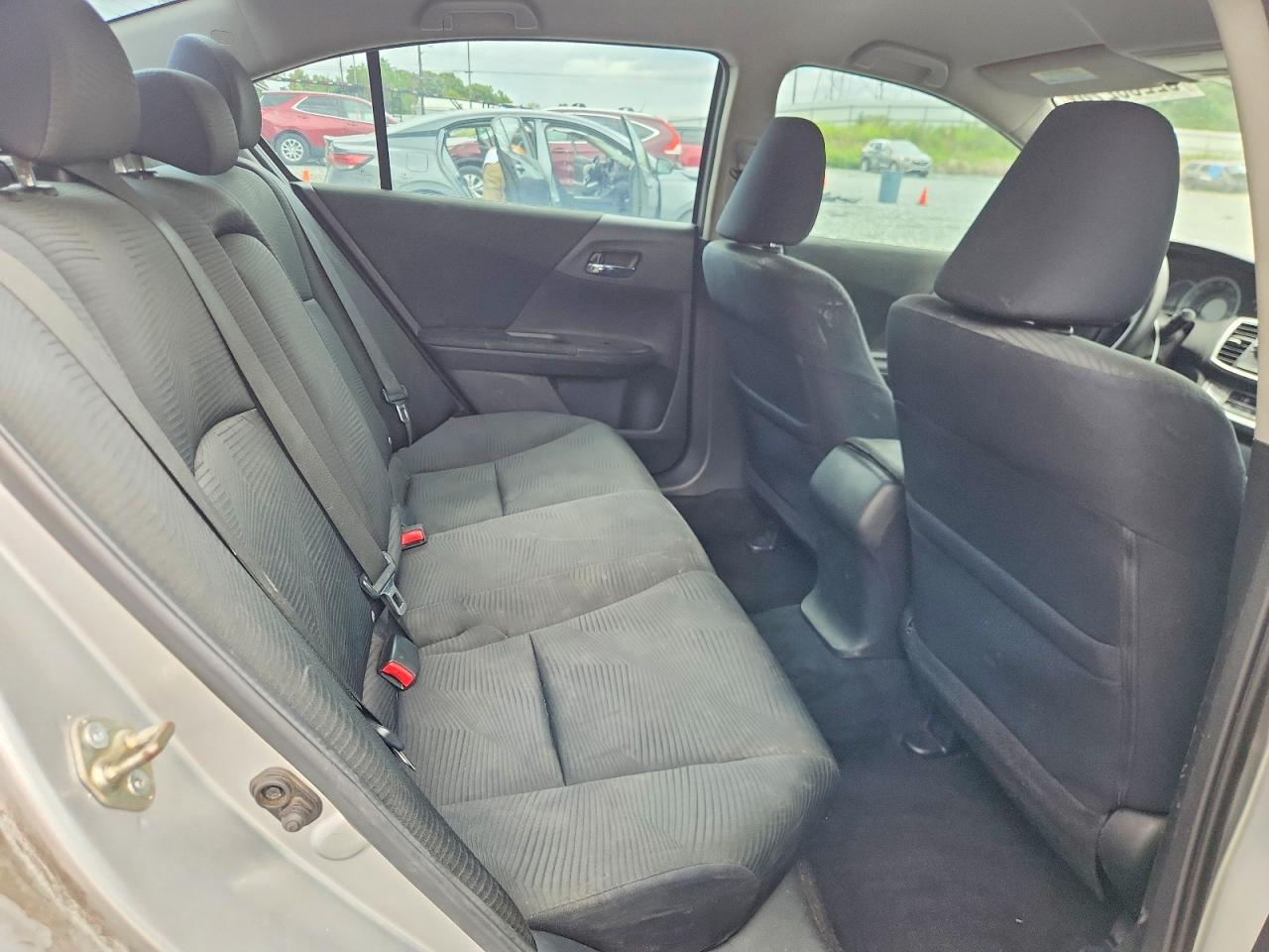 2015 Honda Accord Lx Silver vin: 1HGCR2F37FA041570