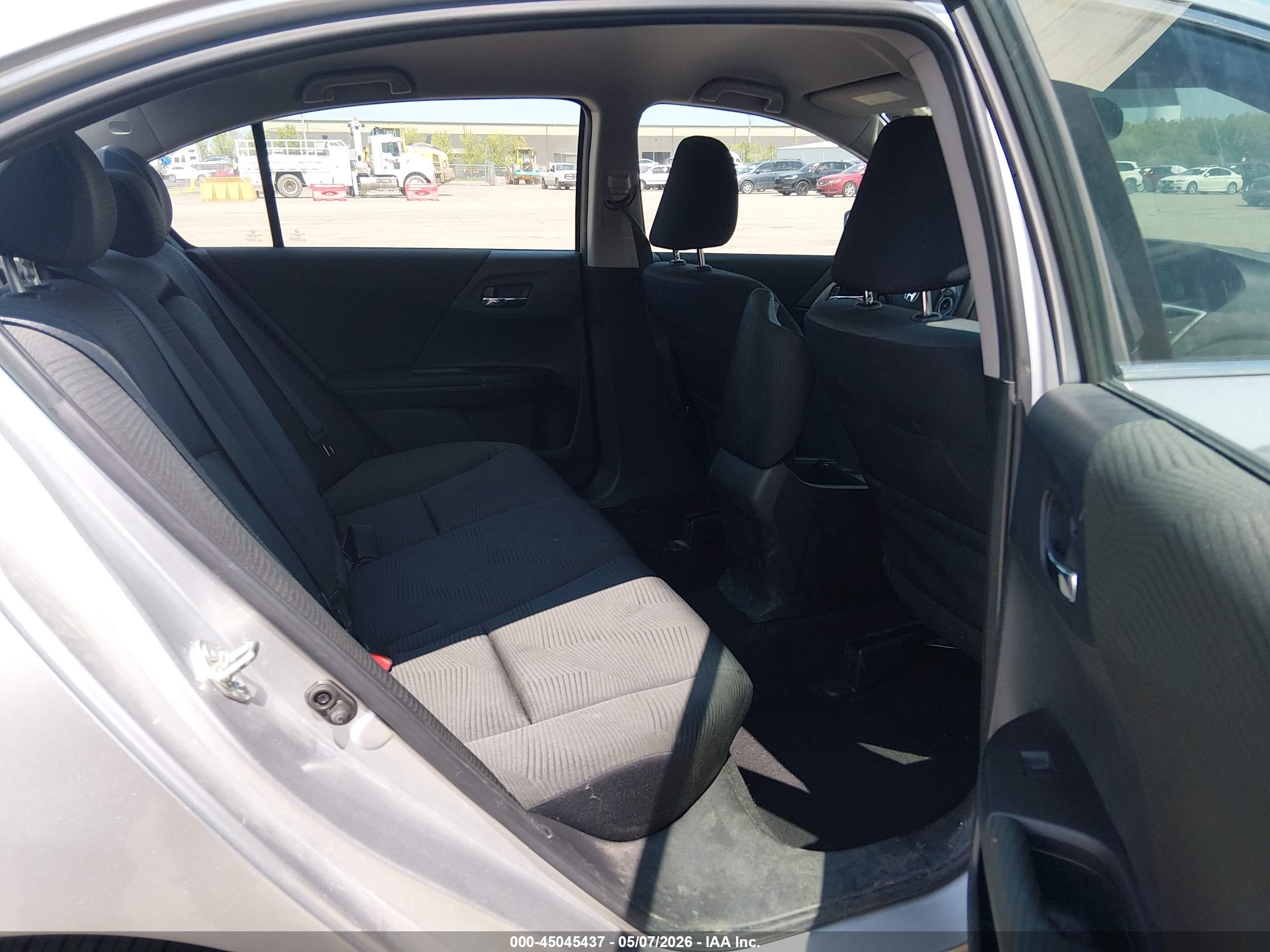 2015 Honda Accord Lx Серебряный vin: 1HGCR2F37FA118096