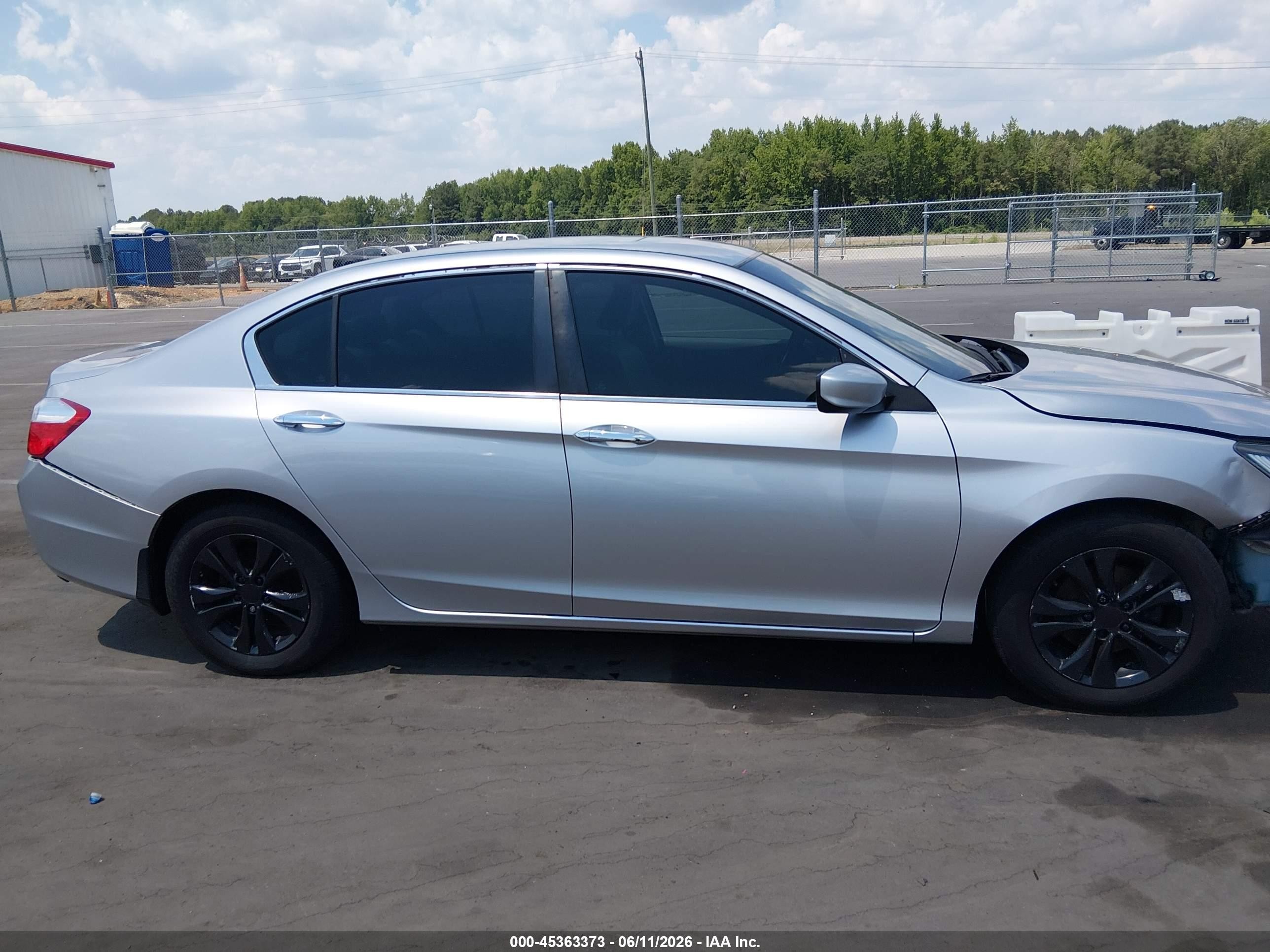 2015 Honda Accord Lx Серебряный vin: 1HGCR2F38FA084704