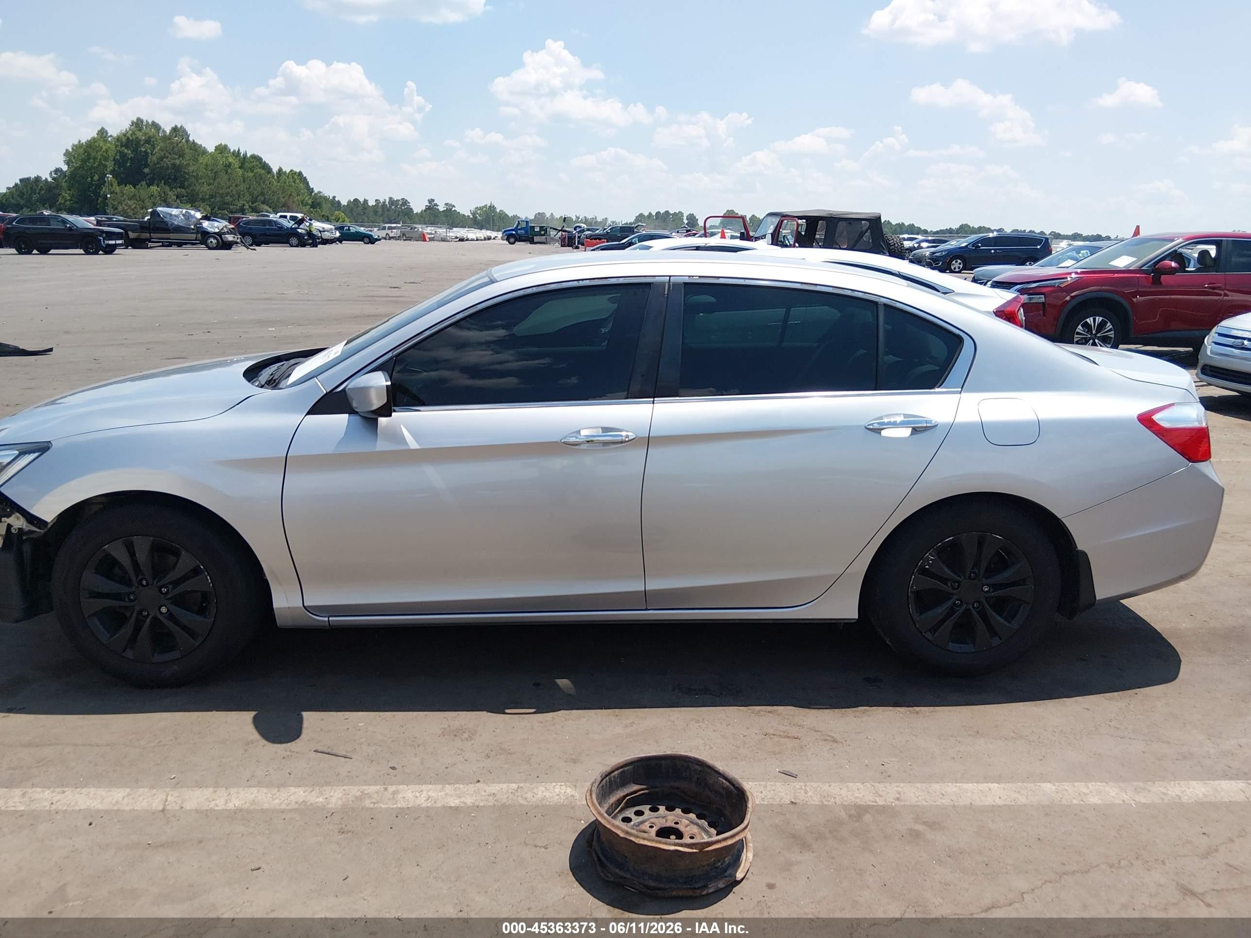 2015 Honda Accord Lx Серебряный vin: 1HGCR2F38FA084704