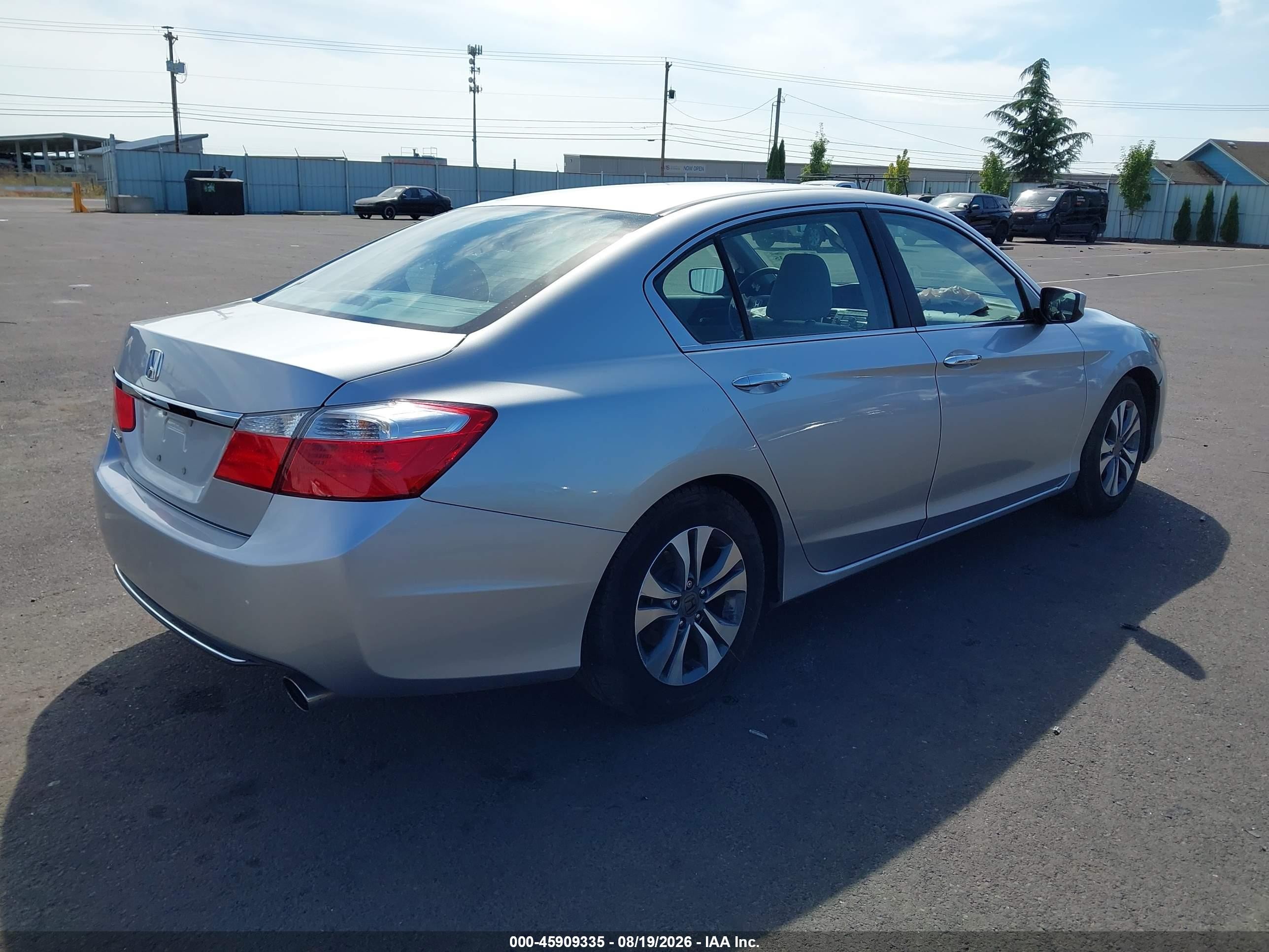 2015 Honda Accord Lx Серебряный vin: 1HGCR2F38FA187895