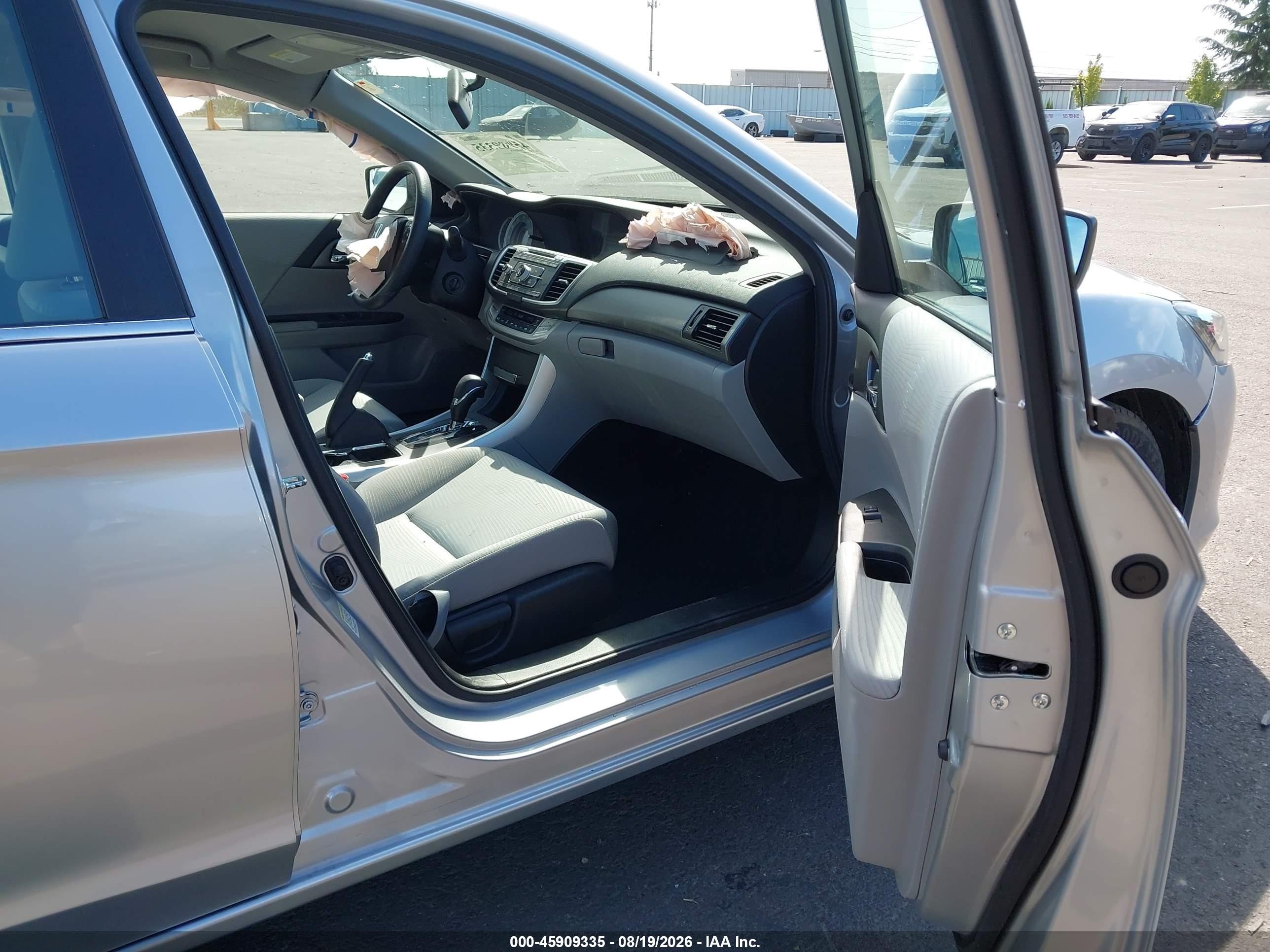 2015 Honda Accord Lx Серебряный vin: 1HGCR2F38FA187895
