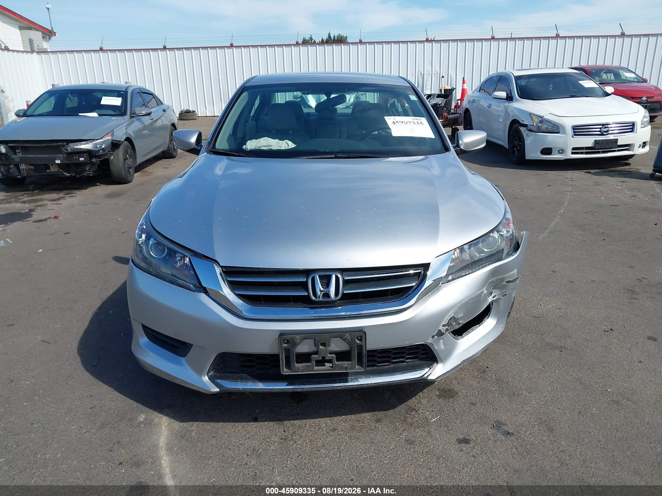 2015 Honda Accord Lx Серебряный vin: 1HGCR2F38FA187895