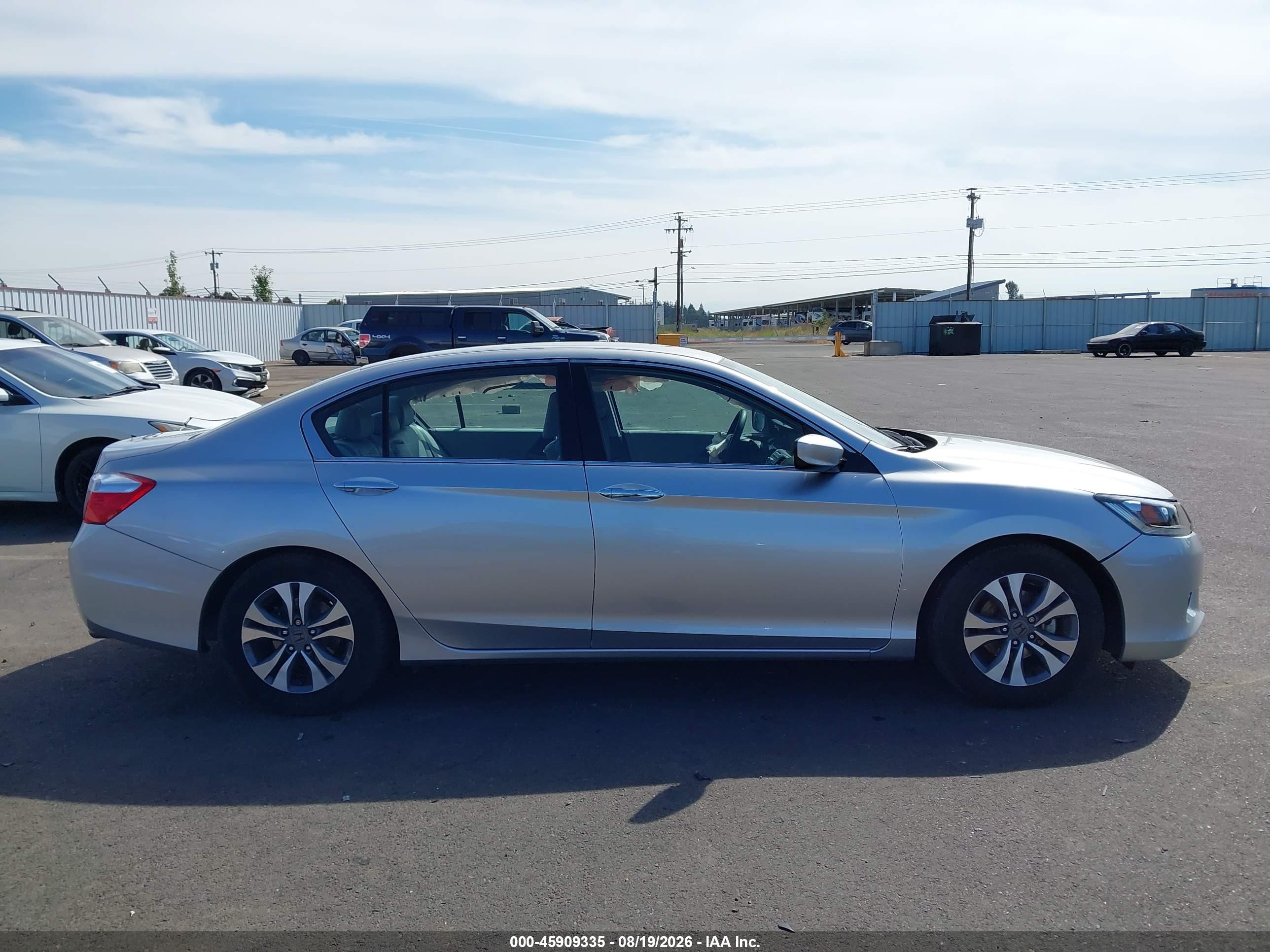 2015 Honda Accord Lx Серебряный vin: 1HGCR2F38FA187895