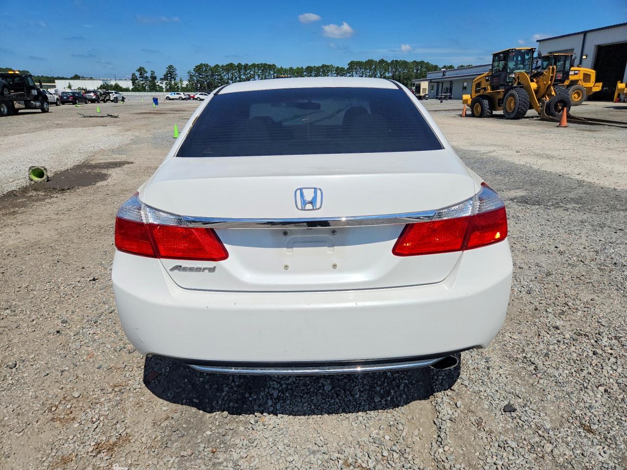 2013 Honda Accord White vin: 1HGCR2F39DA117559