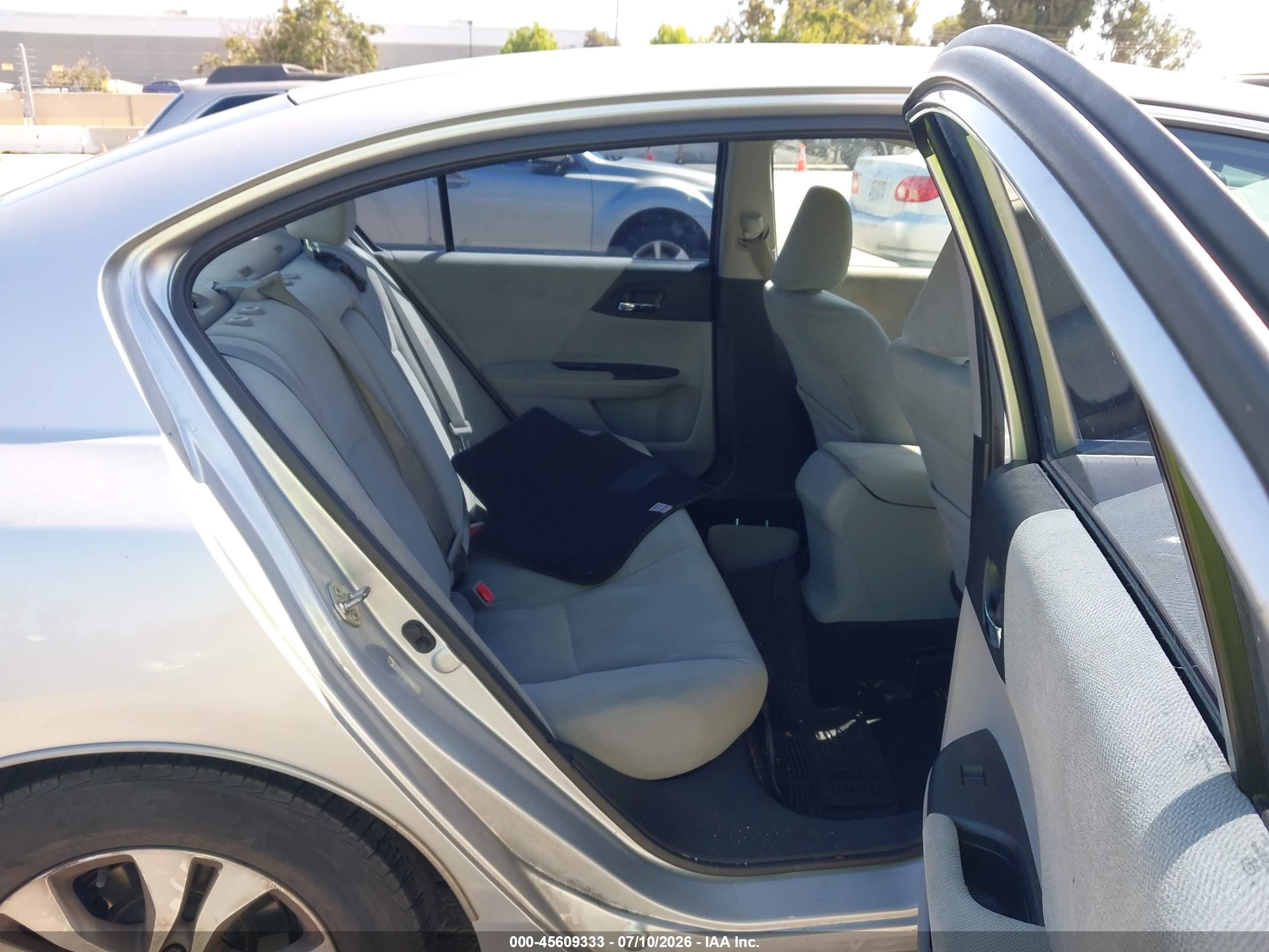 2013 Honda Accord Lx Silver vin: 1HGCR2F39DA271107