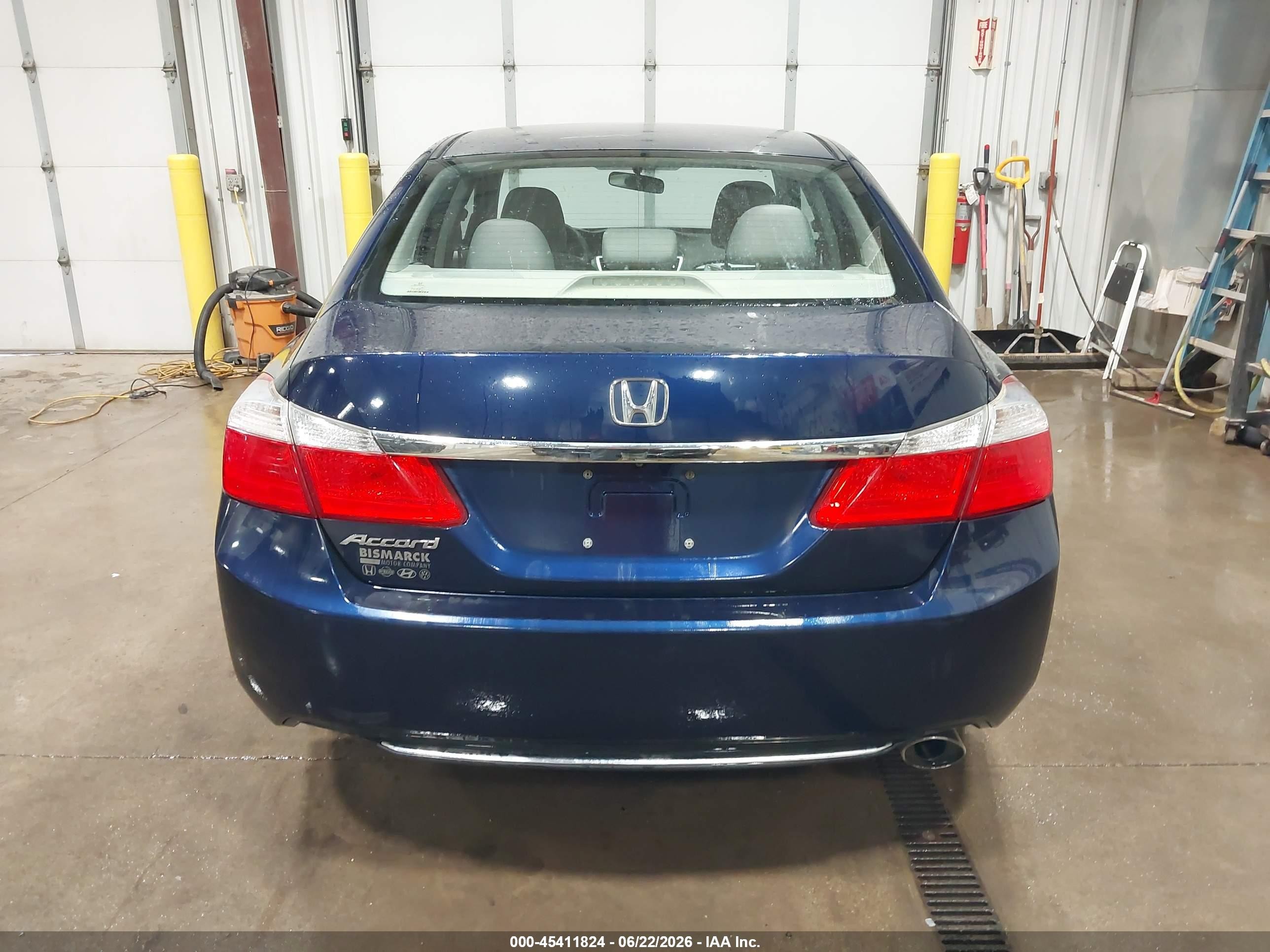 2015 Honda Accord Lx Blue vin: 1HGCR2F39FA219382