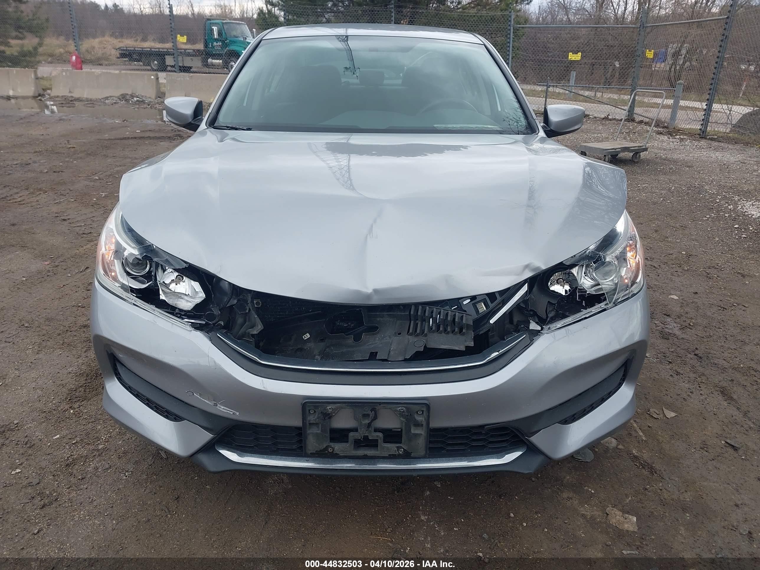 2016 Honda Accord Lx Серебряный vin: 1HGCR2F39GA045217