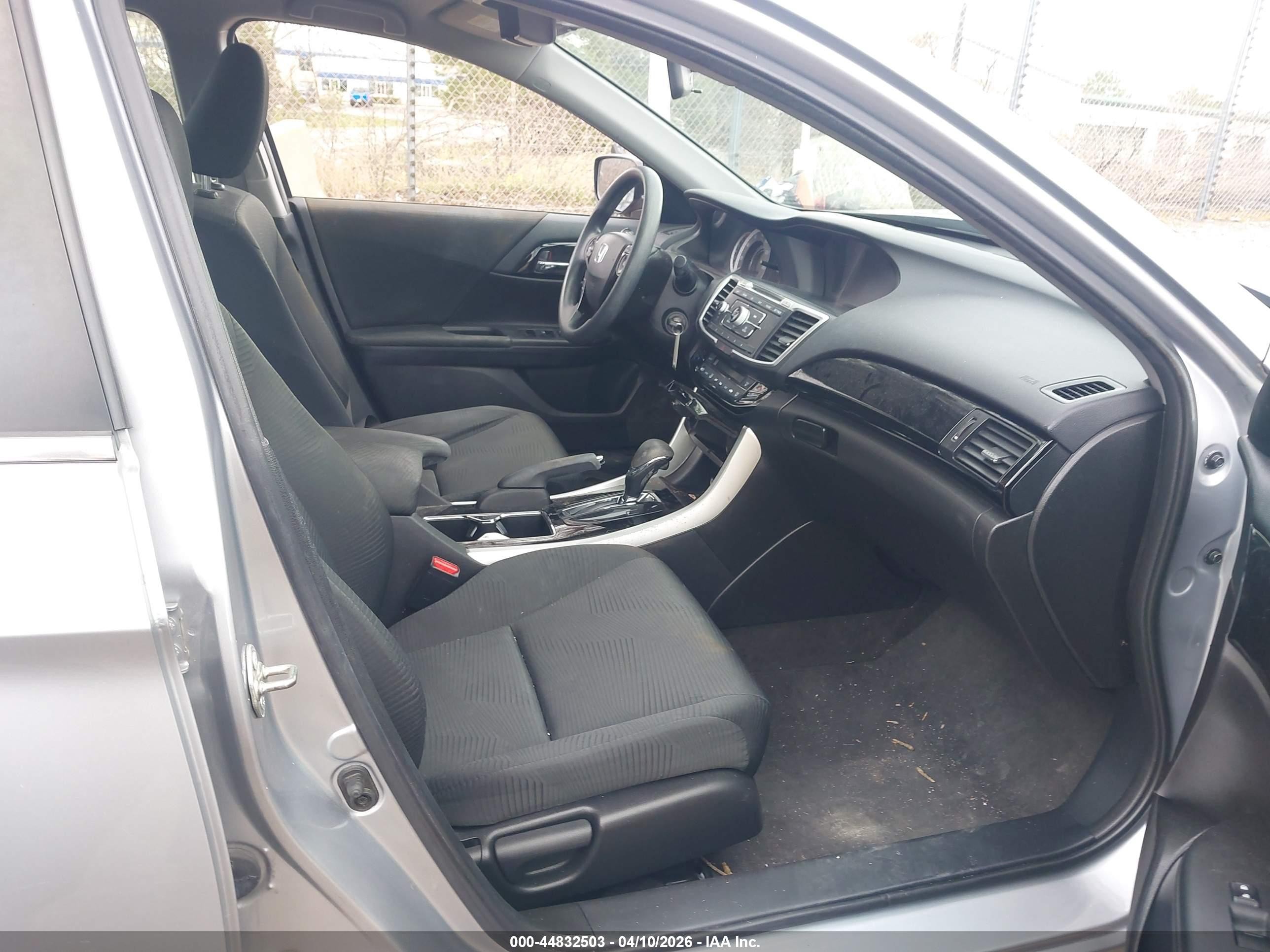 2016 Honda Accord Lx Серебряный vin: 1HGCR2F39GA045217