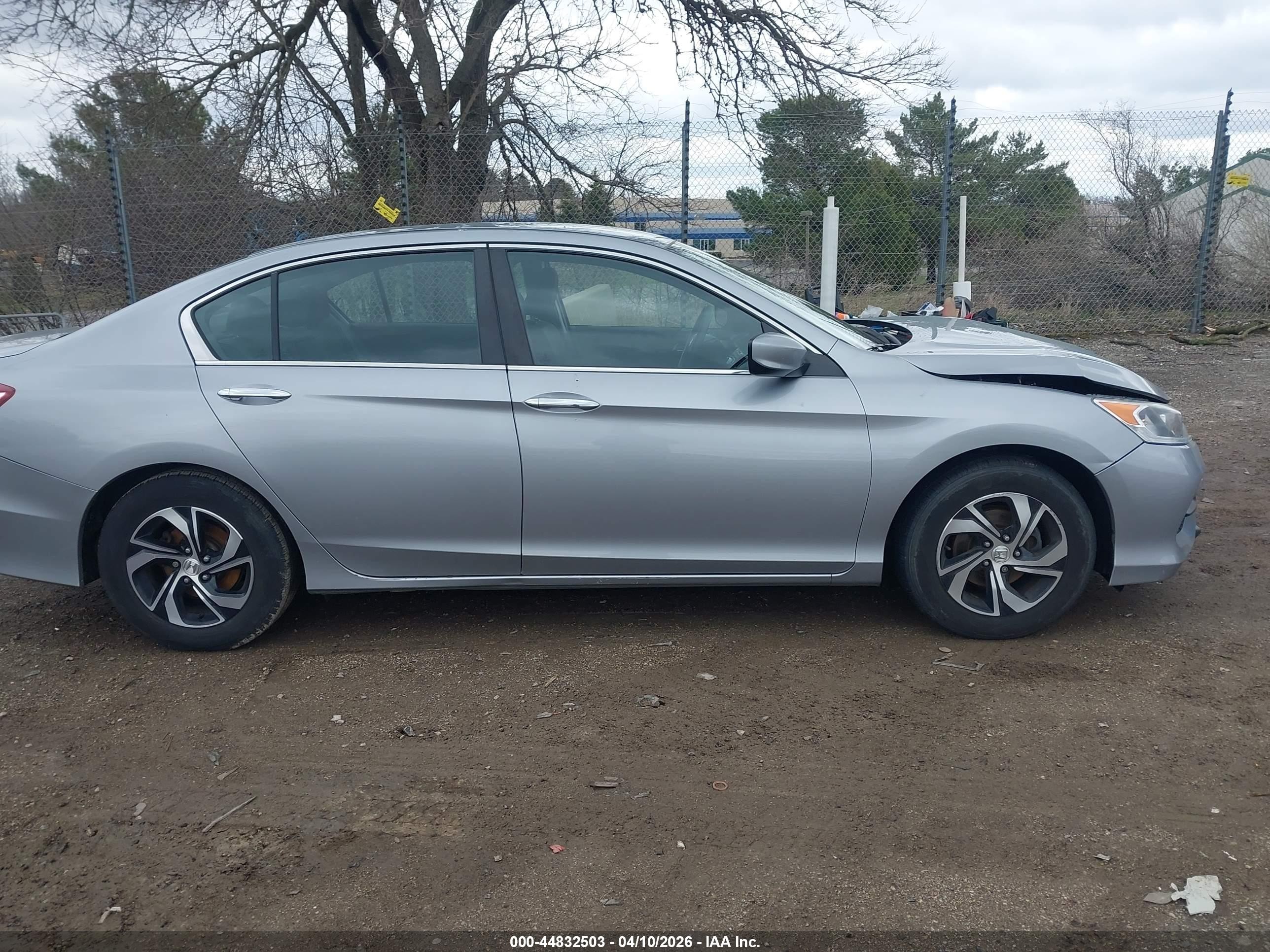 2016 Honda Accord Lx Серебряный vin: 1HGCR2F39GA045217