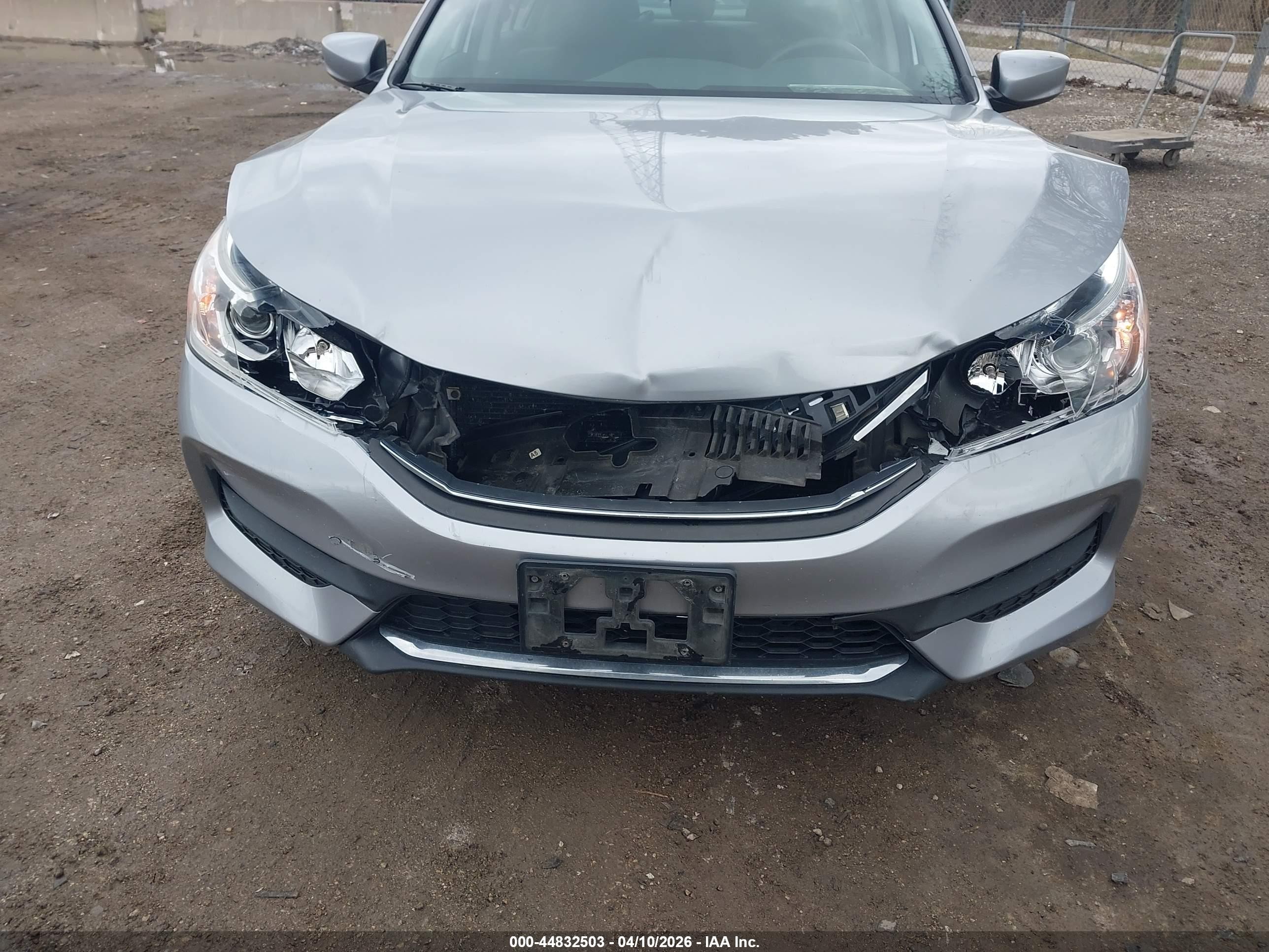 2016 Honda Accord Lx Серебряный vin: 1HGCR2F39GA045217