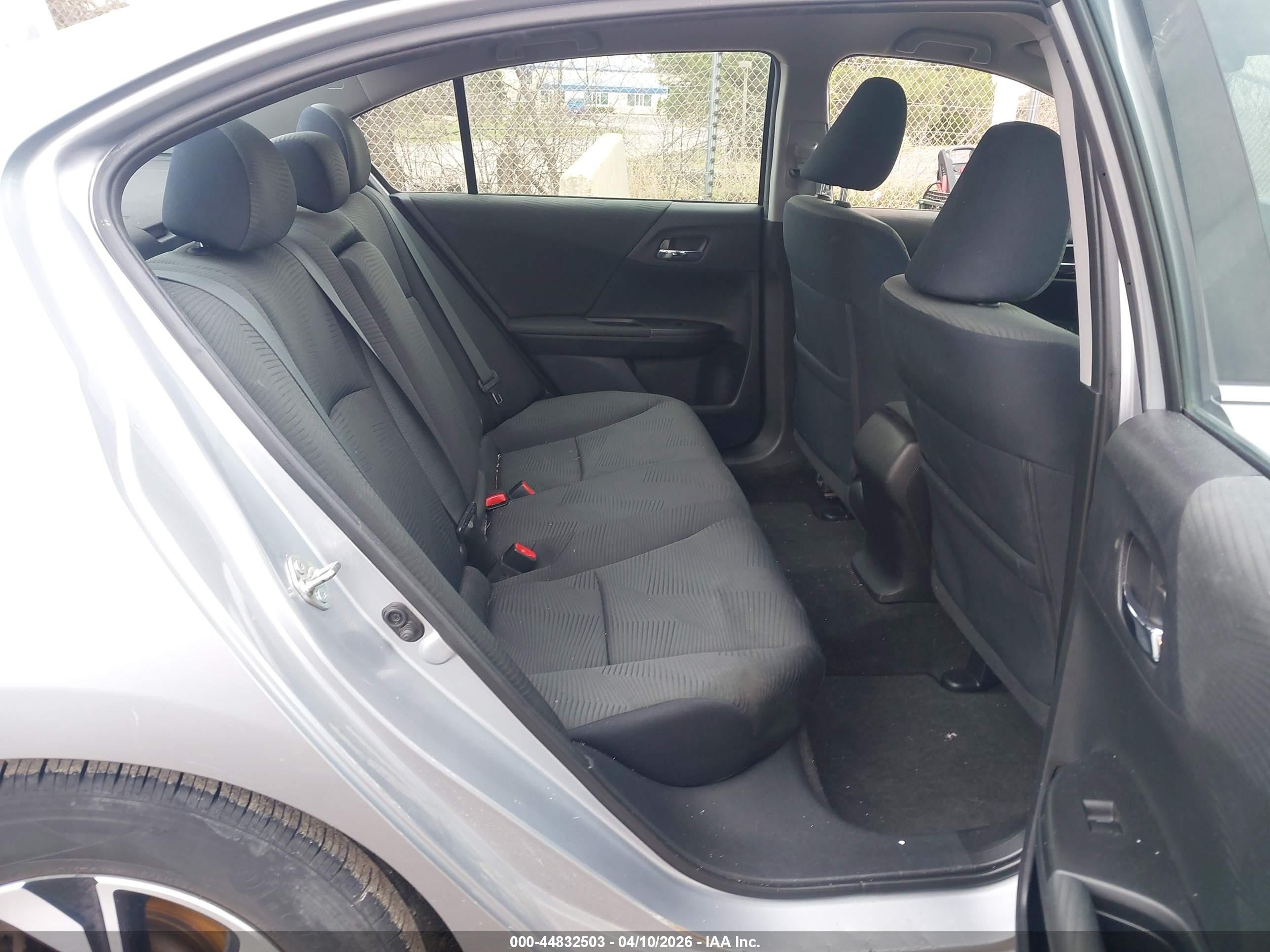 2016 Honda Accord Lx Серебряный vin: 1HGCR2F39GA045217
