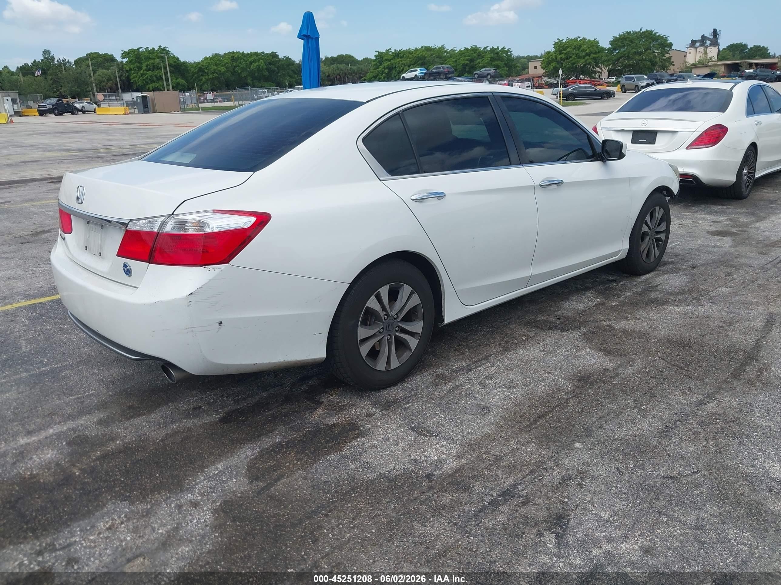 2015 Honda Accord Lx White vin: 1HGCR2F3XFA026108