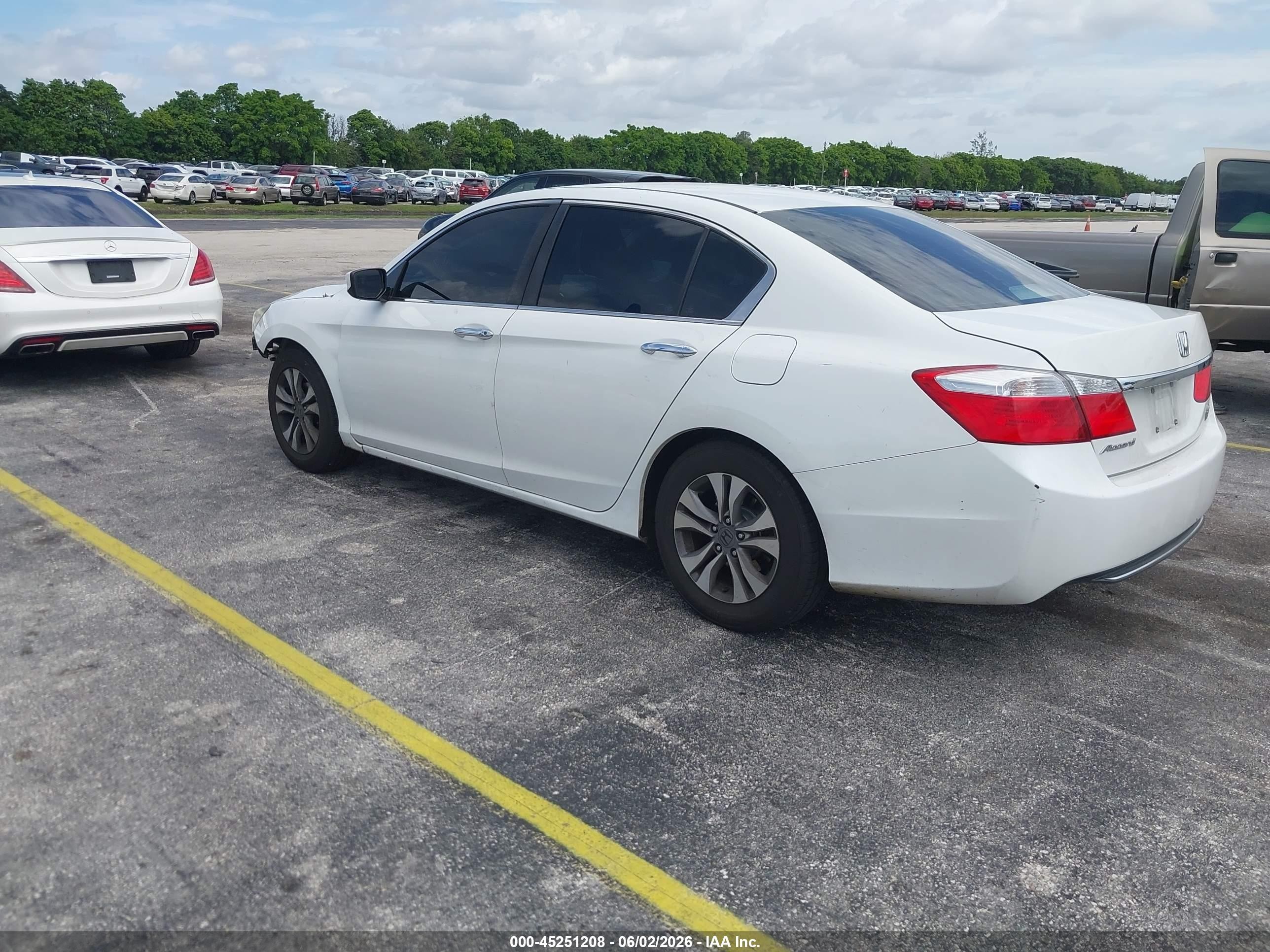 2015 Honda Accord Lx White vin: 1HGCR2F3XFA026108