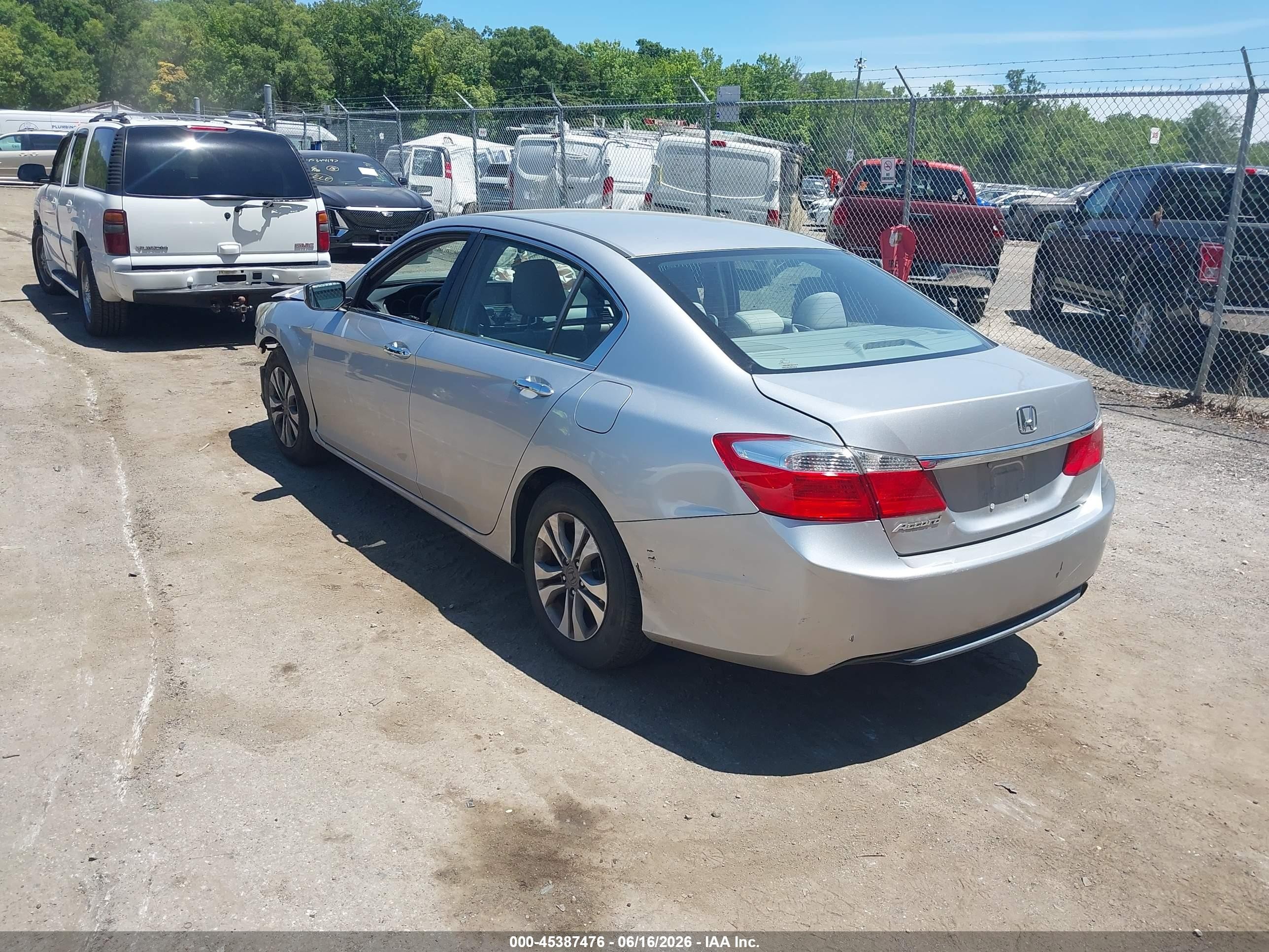2015 Honda Accord Lx Silver vin: 1HGCR2F3XFA048626