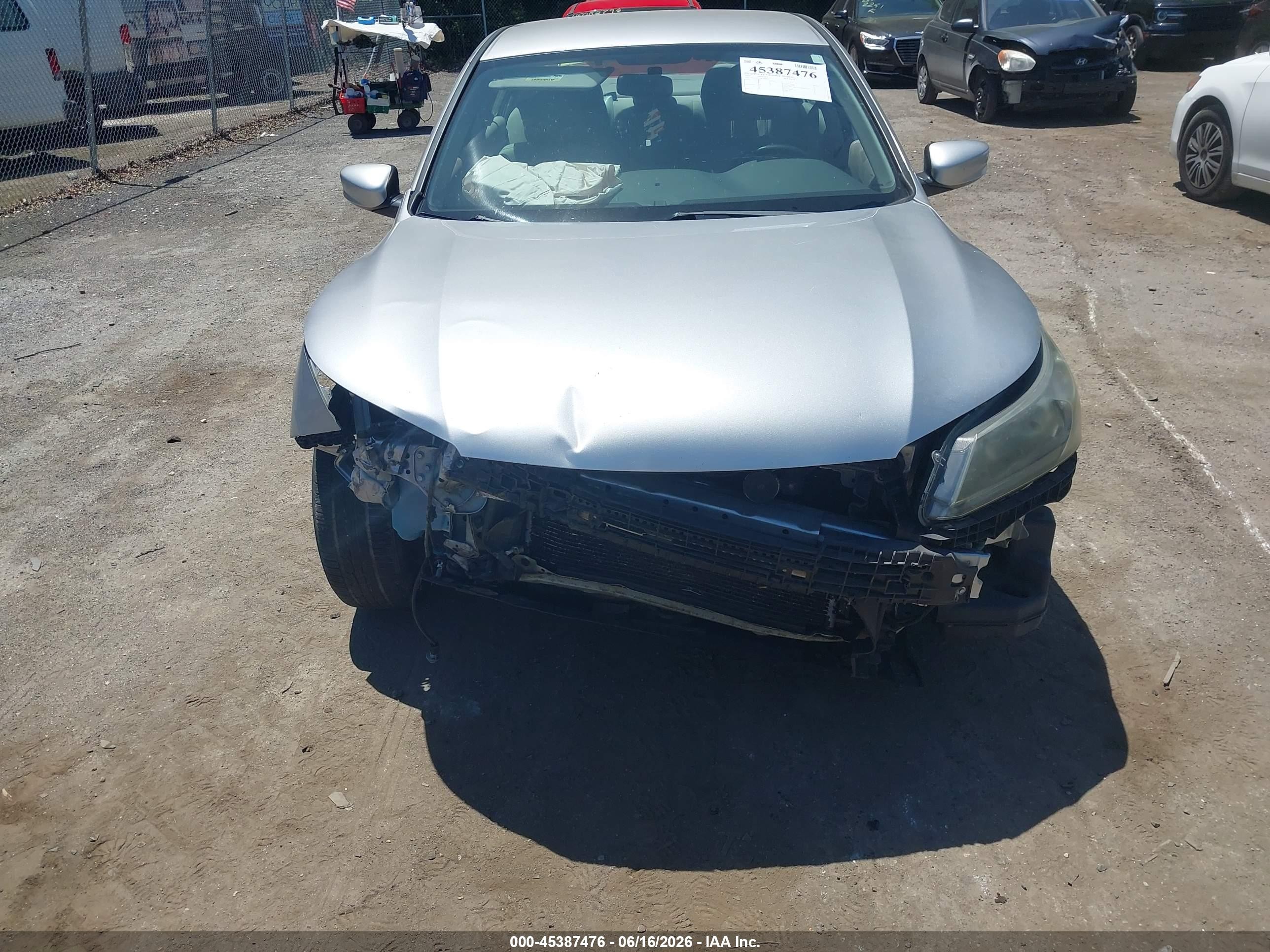2015 Honda Accord Lx Silver vin: 1HGCR2F3XFA048626