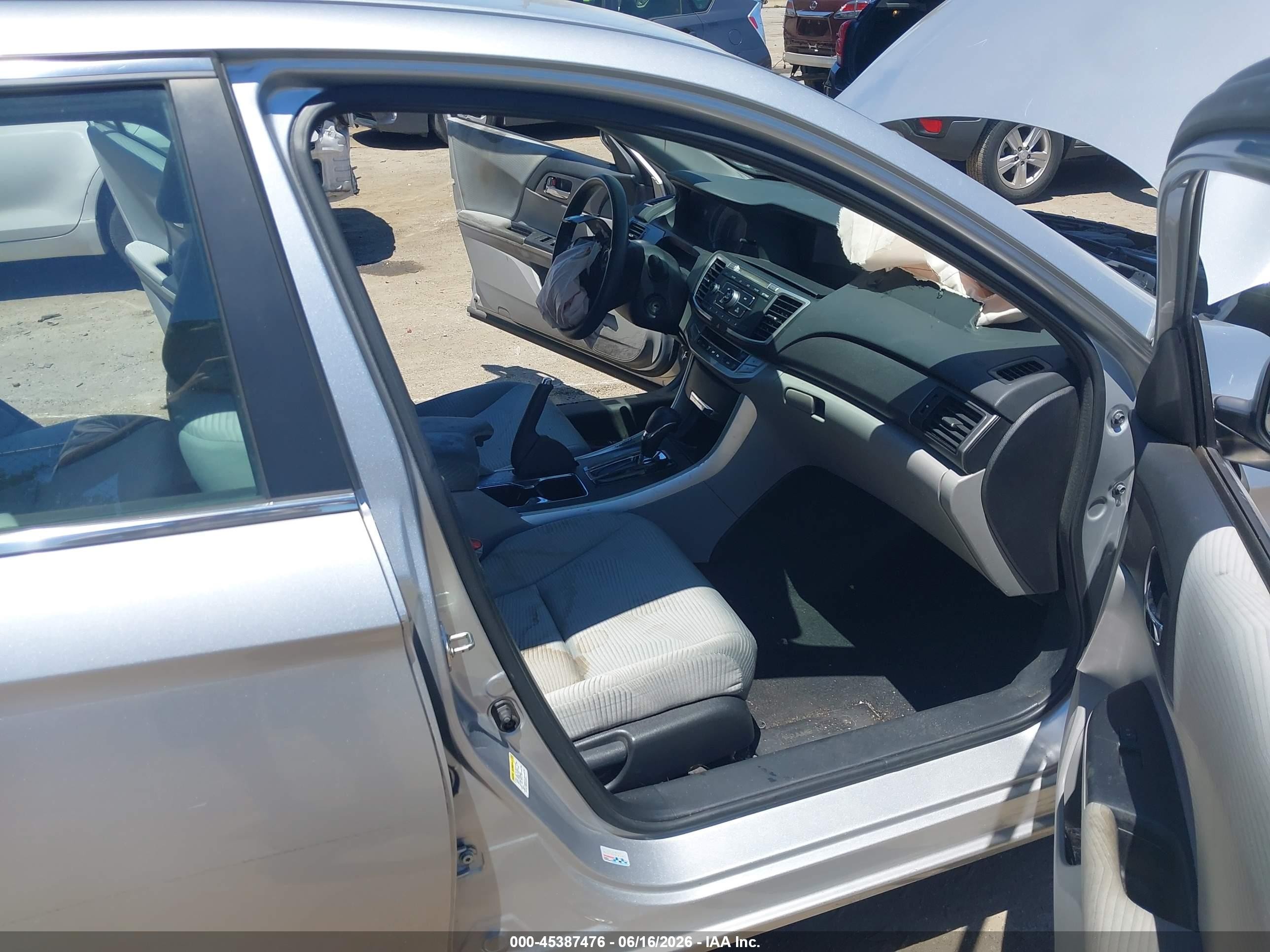 2015 Honda Accord Lx Silver vin: 1HGCR2F3XFA048626