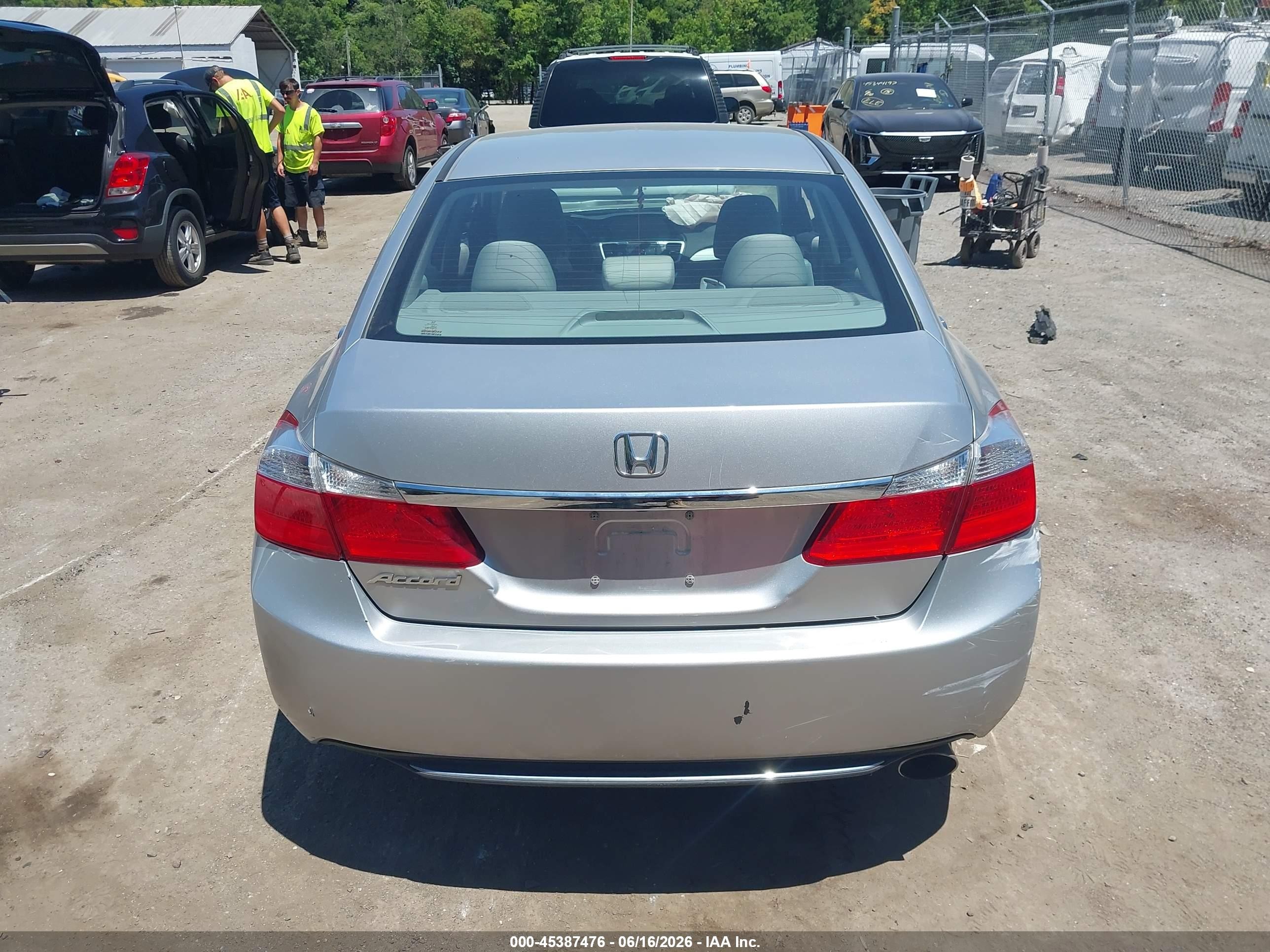 2015 Honda Accord Lx Silver vin: 1HGCR2F3XFA048626