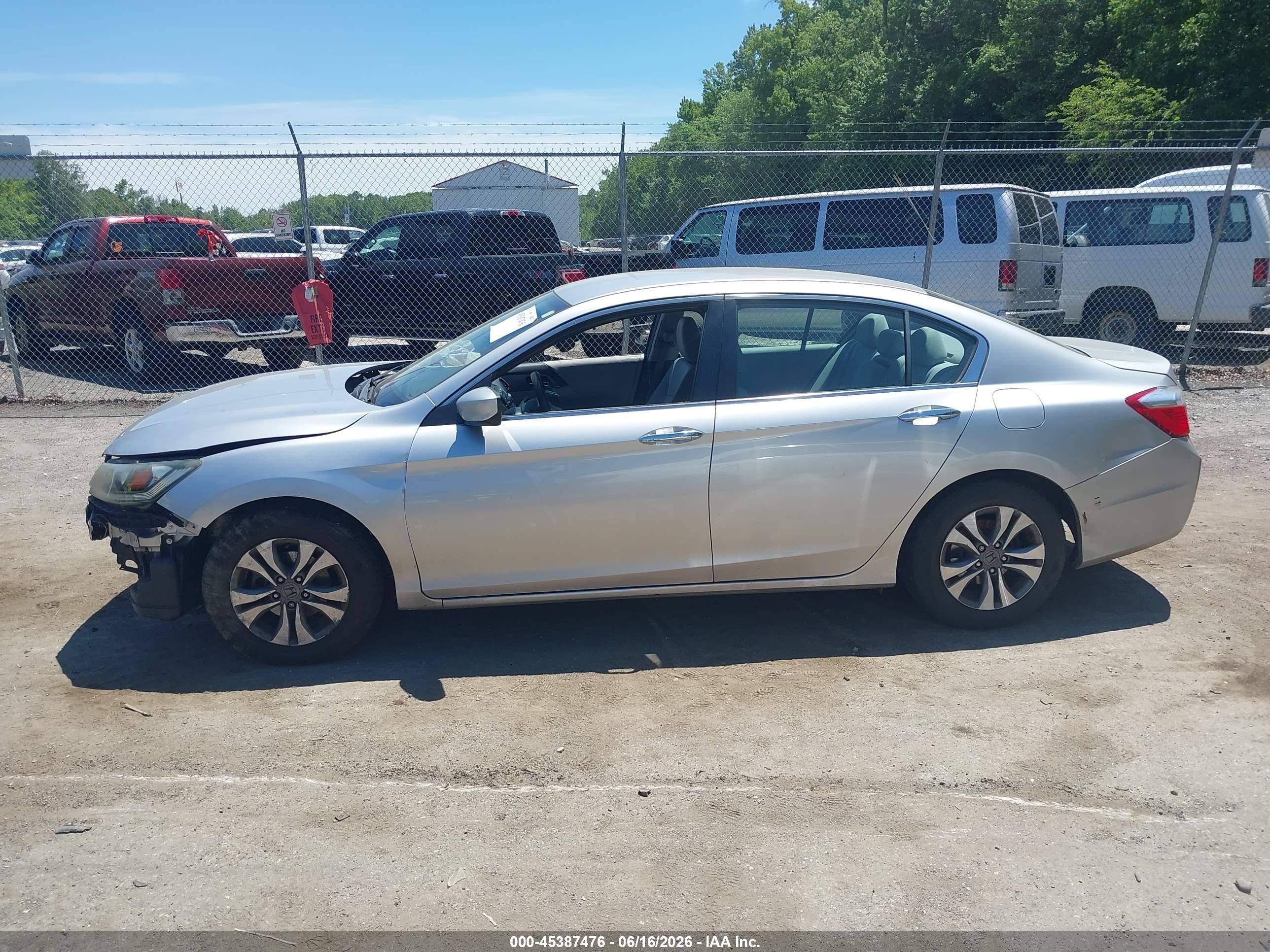 2015 Honda Accord Lx Silver vin: 1HGCR2F3XFA048626