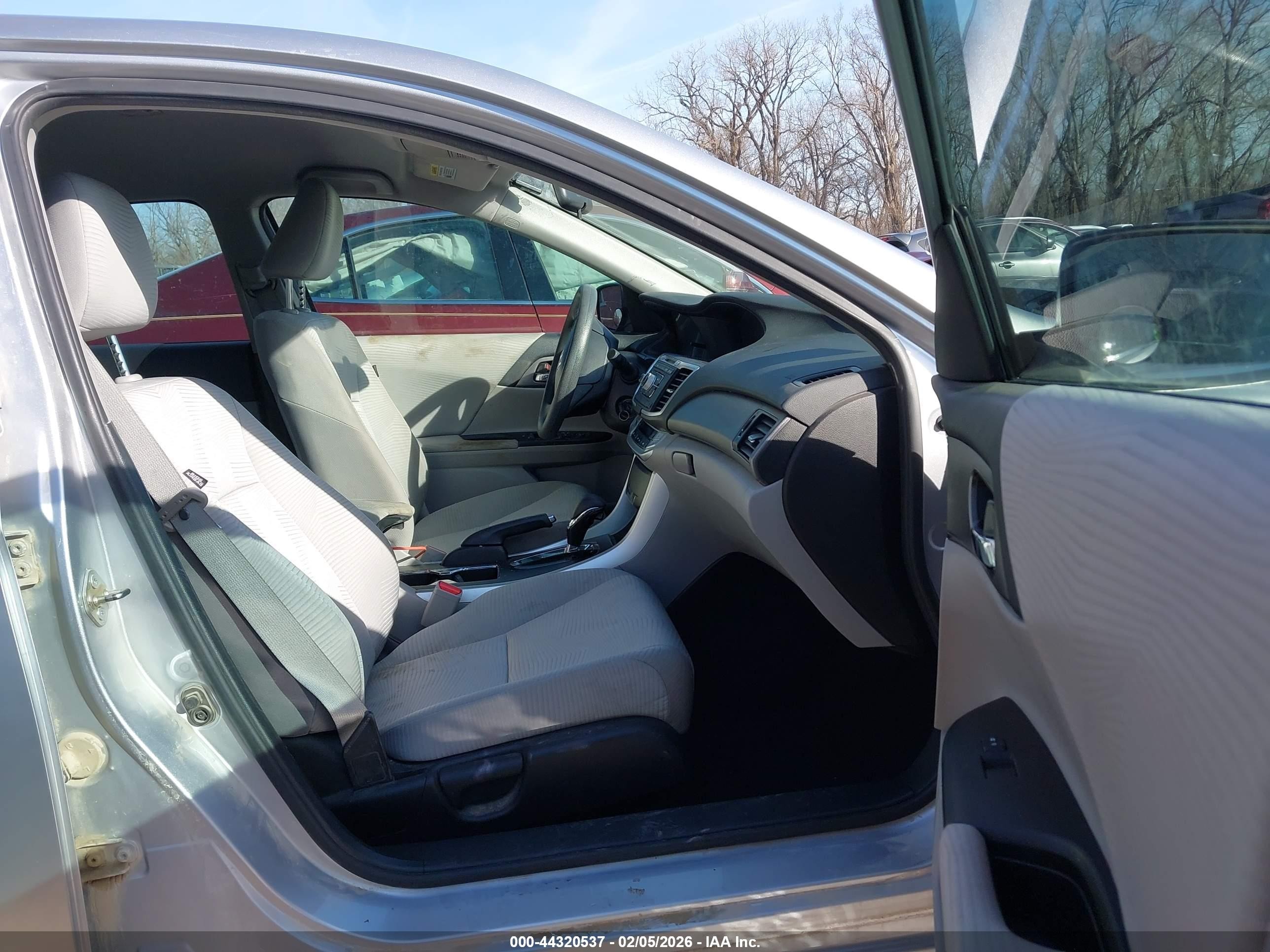 2015 Honda Accord Lx Silver vin: 1HGCR2F3XFA090990