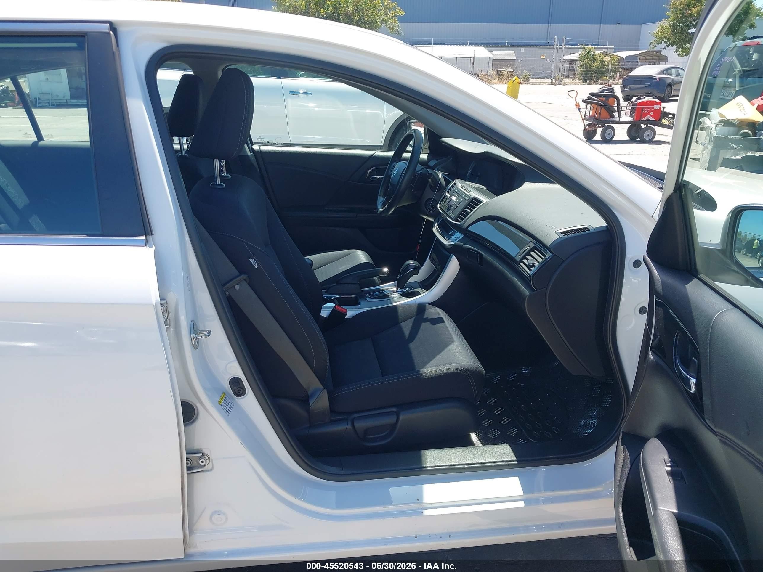2015 Honda Accord Sport White vin: 1HGCR2F50FA051326