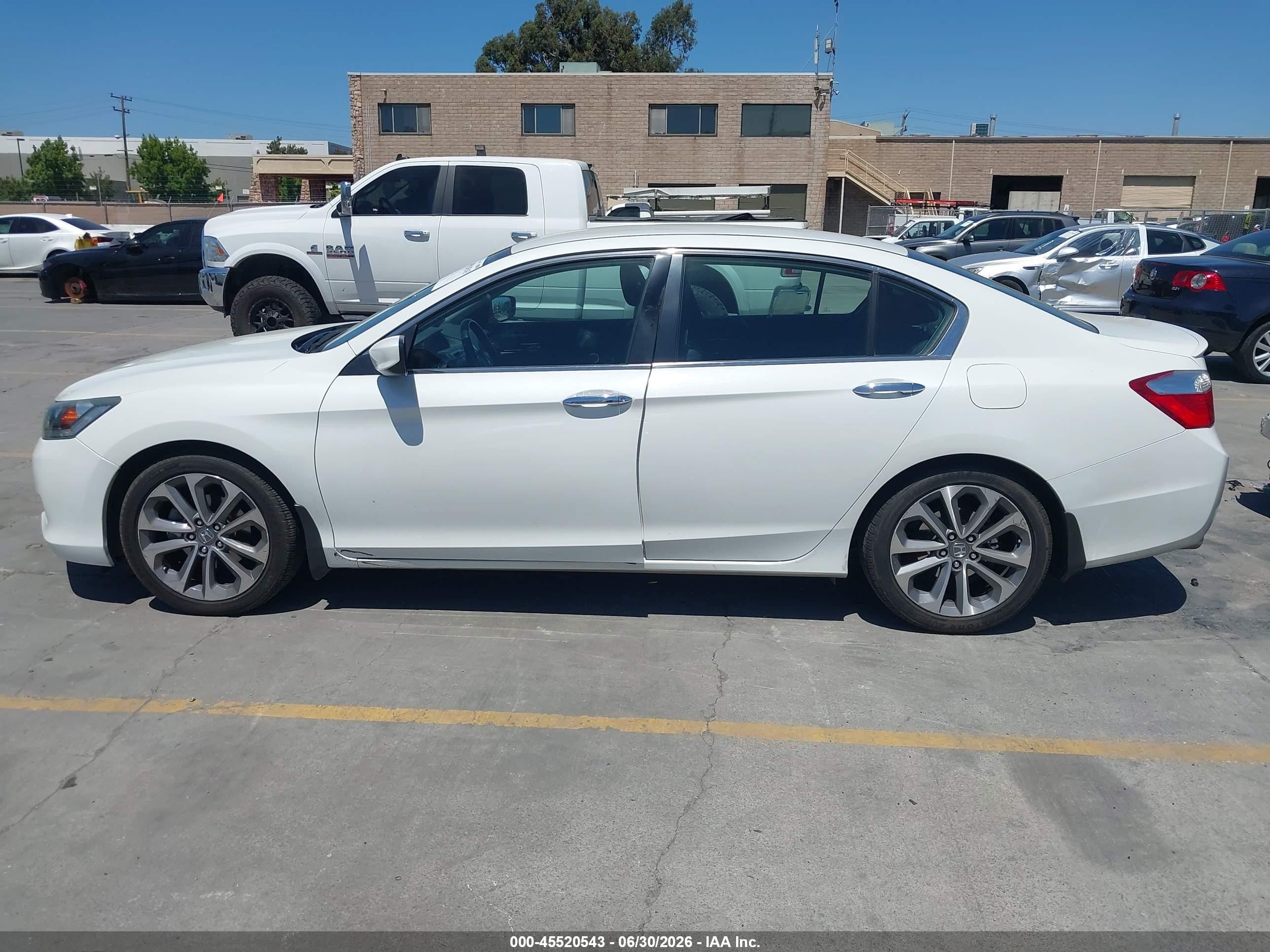 2015 Honda Accord Sport White vin: 1HGCR2F50FA051326