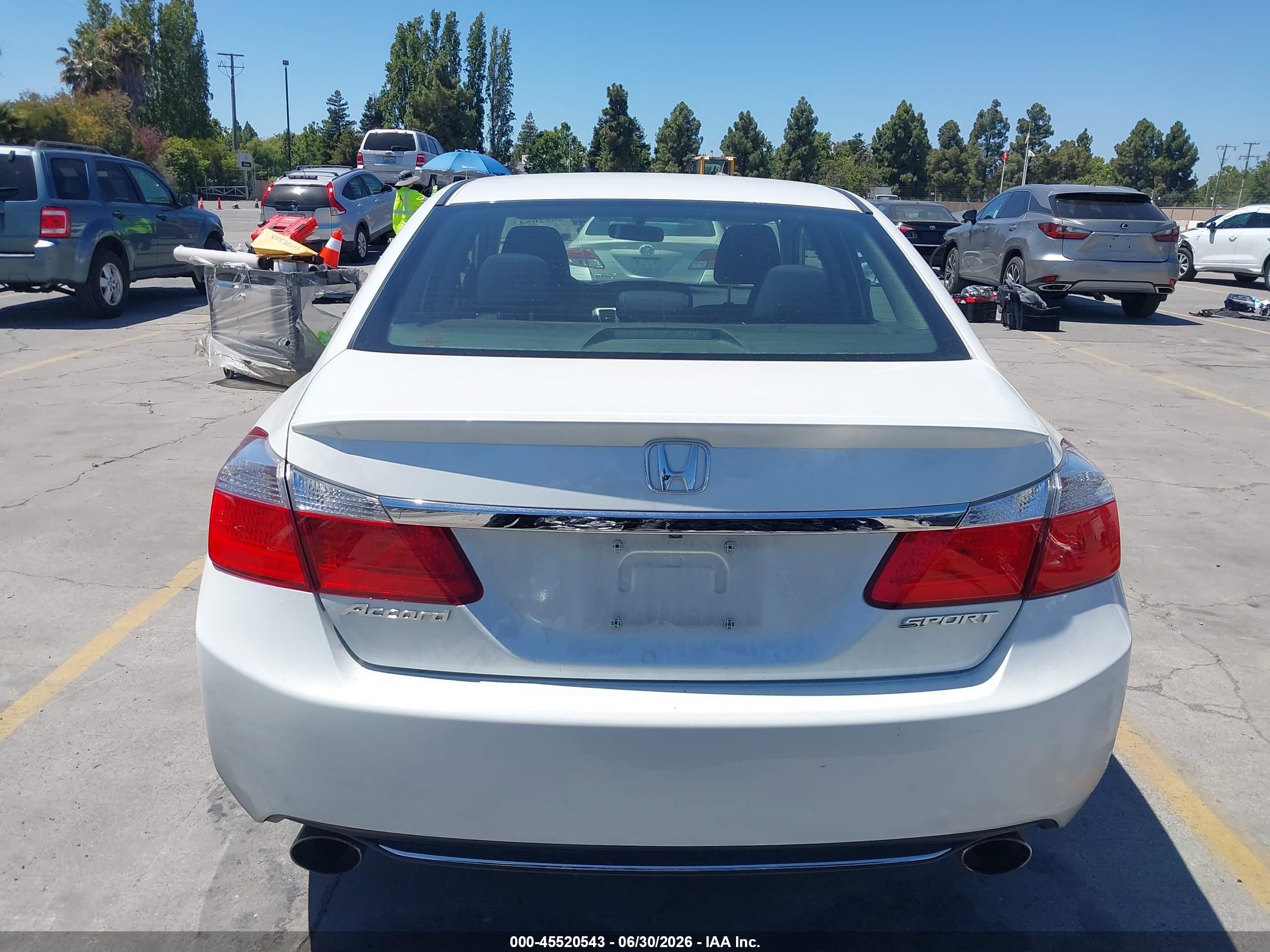 2015 Honda Accord Sport White vin: 1HGCR2F50FA051326