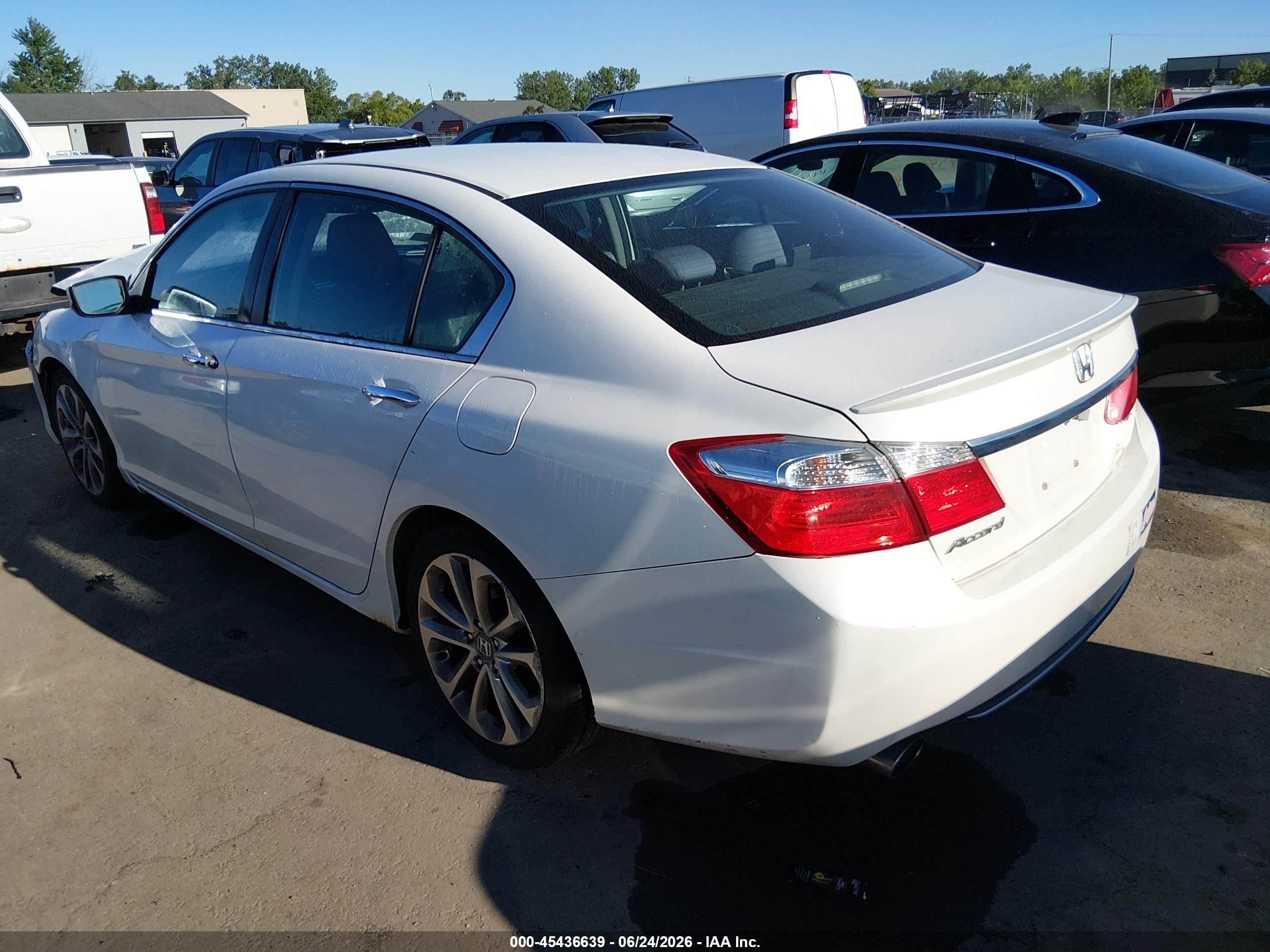 2015 Honda Accord Sport White vin: 1HGCR2F50FA159610