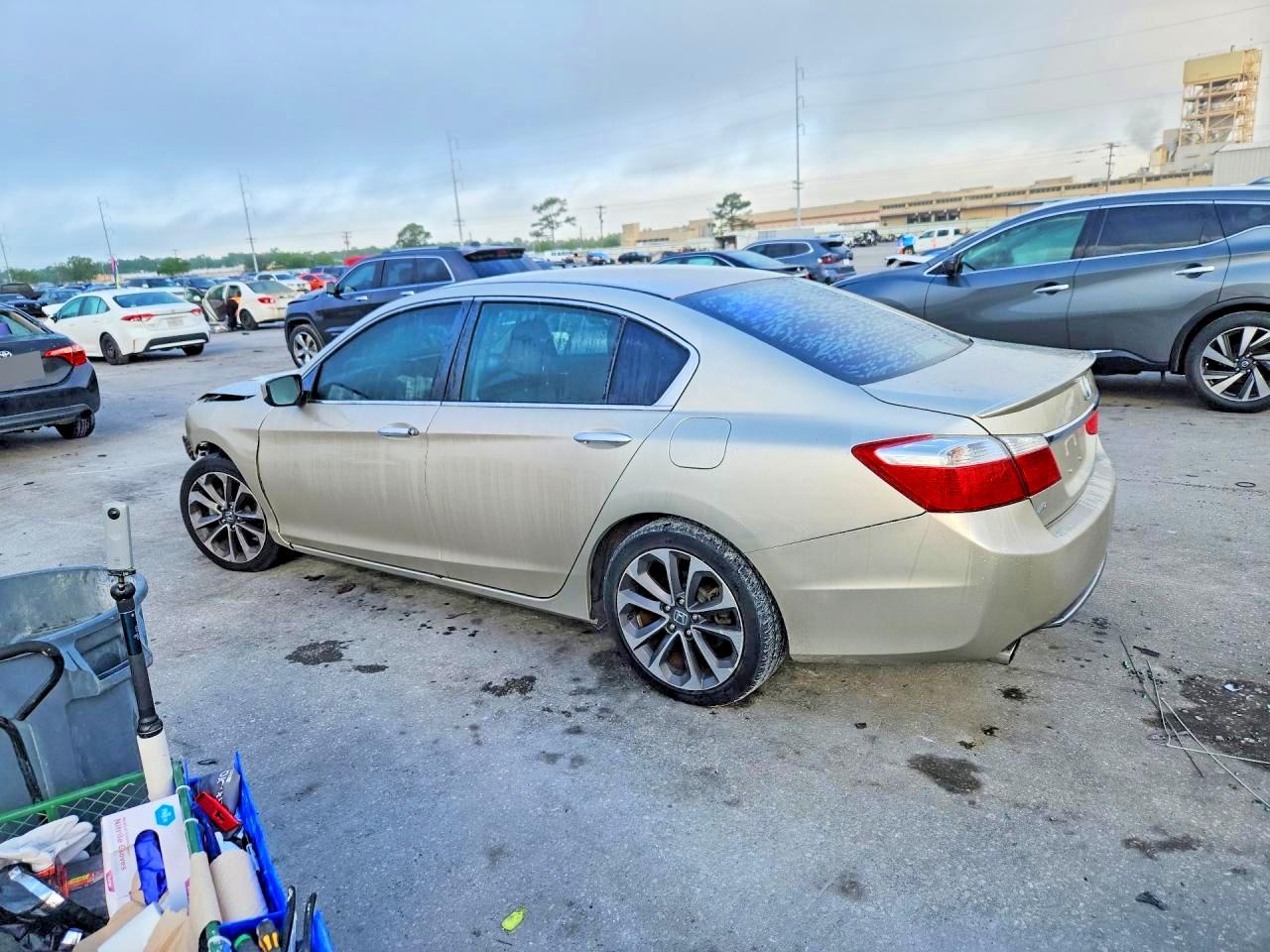 2015 Honda Accord Sport Gold vin: 1HGCR2F50FA206697