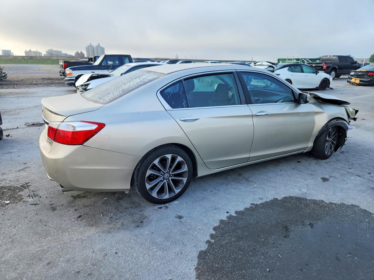 2015 Honda Accord Sport Gold vin: 1HGCR2F50FA206697